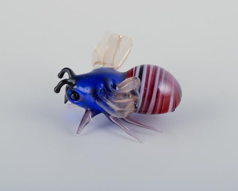 Italian Murano, Italy. A collection of four miniature glass figurines of bees. For Sale
