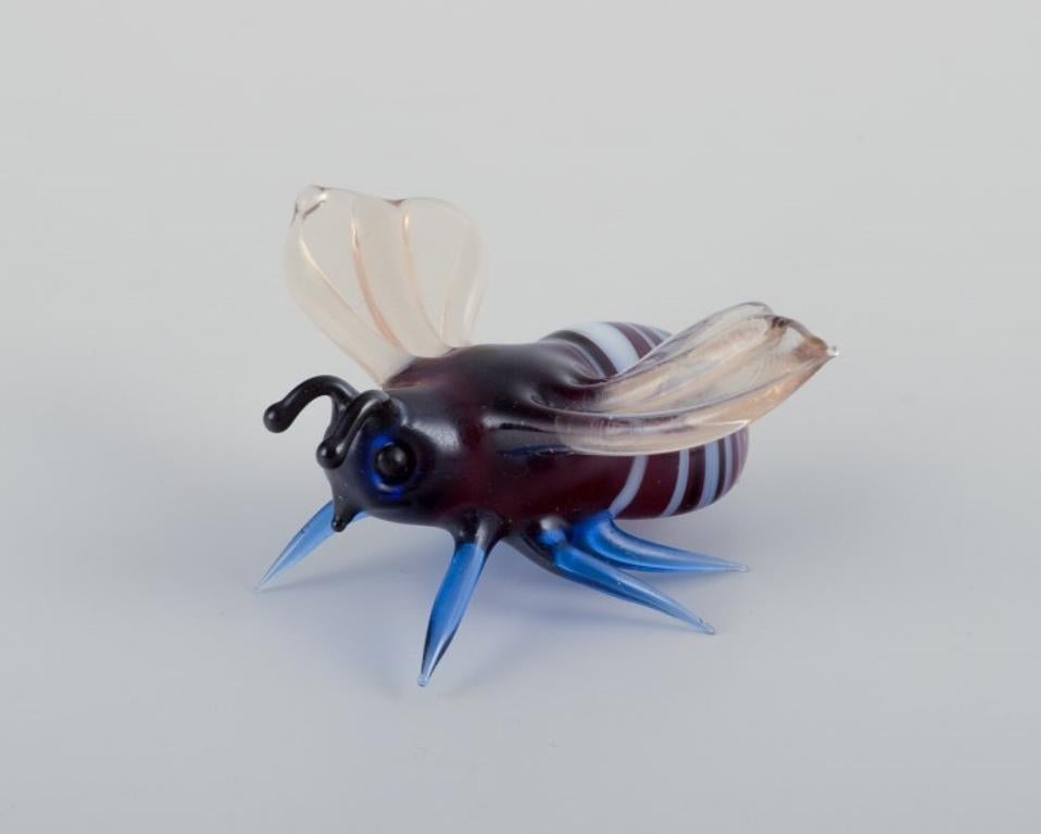 Art Glass Murano, Italy. A collection of four miniature glass figurines of bees. For Sale
