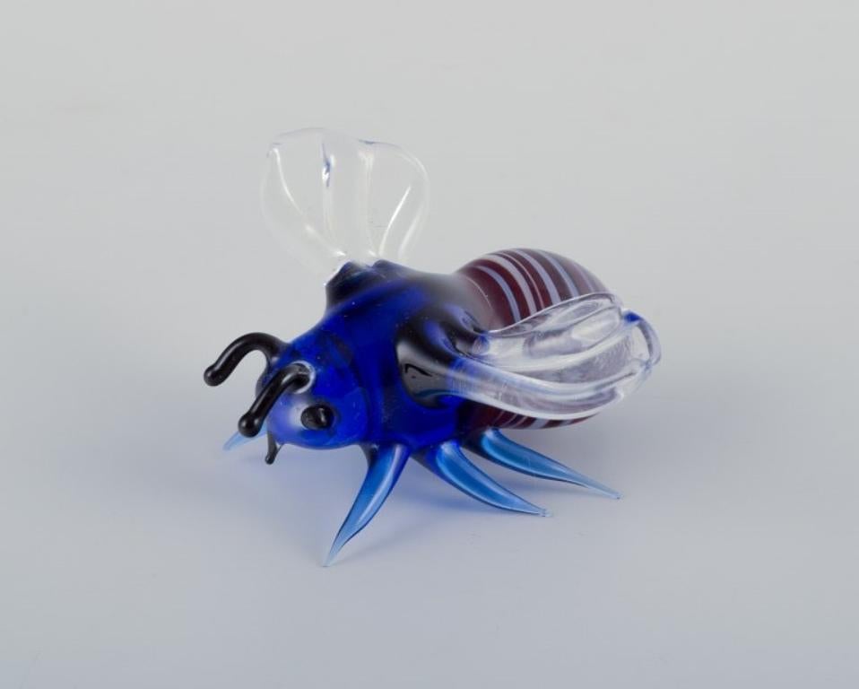 Murano, Italy. A collection of four miniature glass figurines of bees. For Sale 2