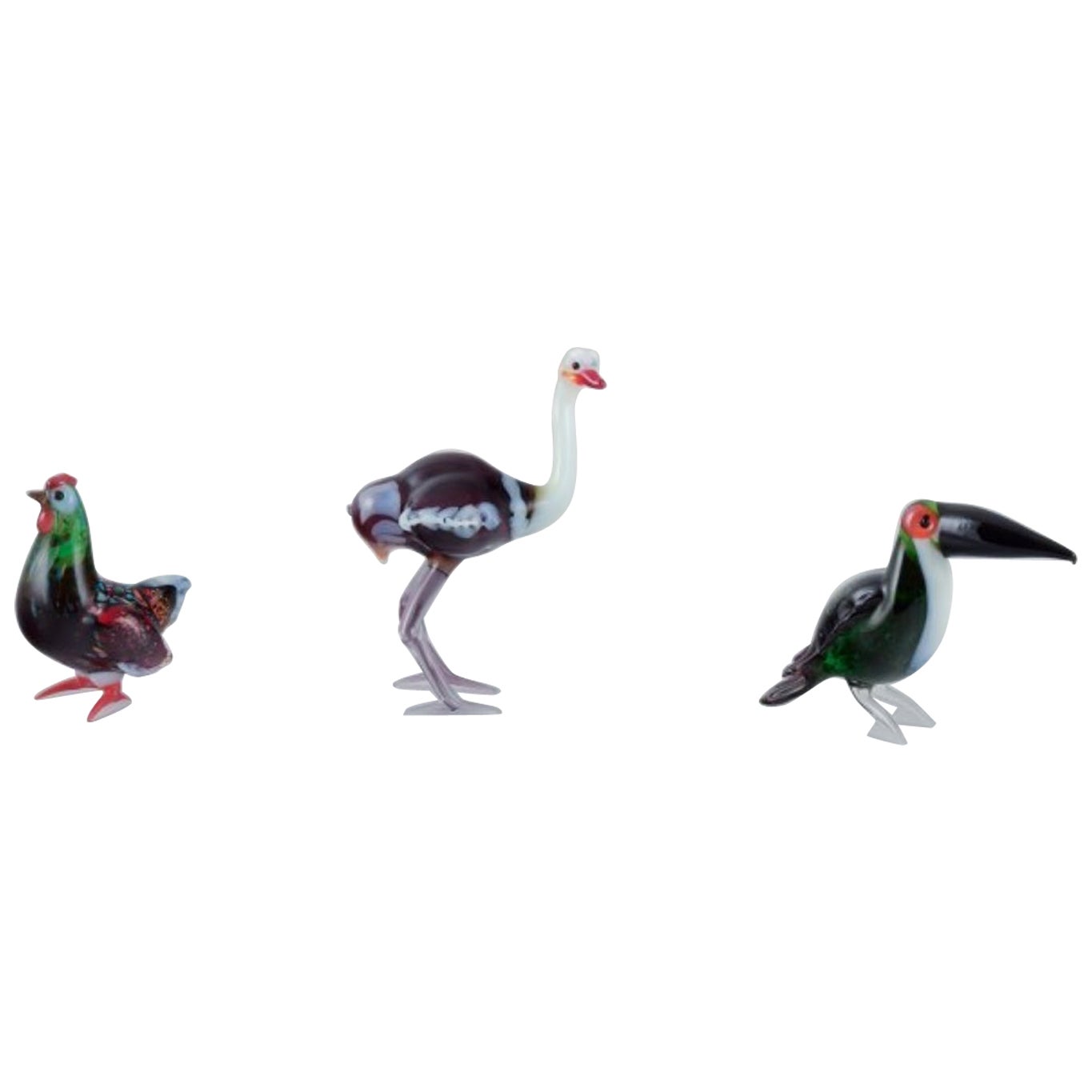 Murano, Italia. Una collezione di tre miniature di uccelli in vetro. in vendita