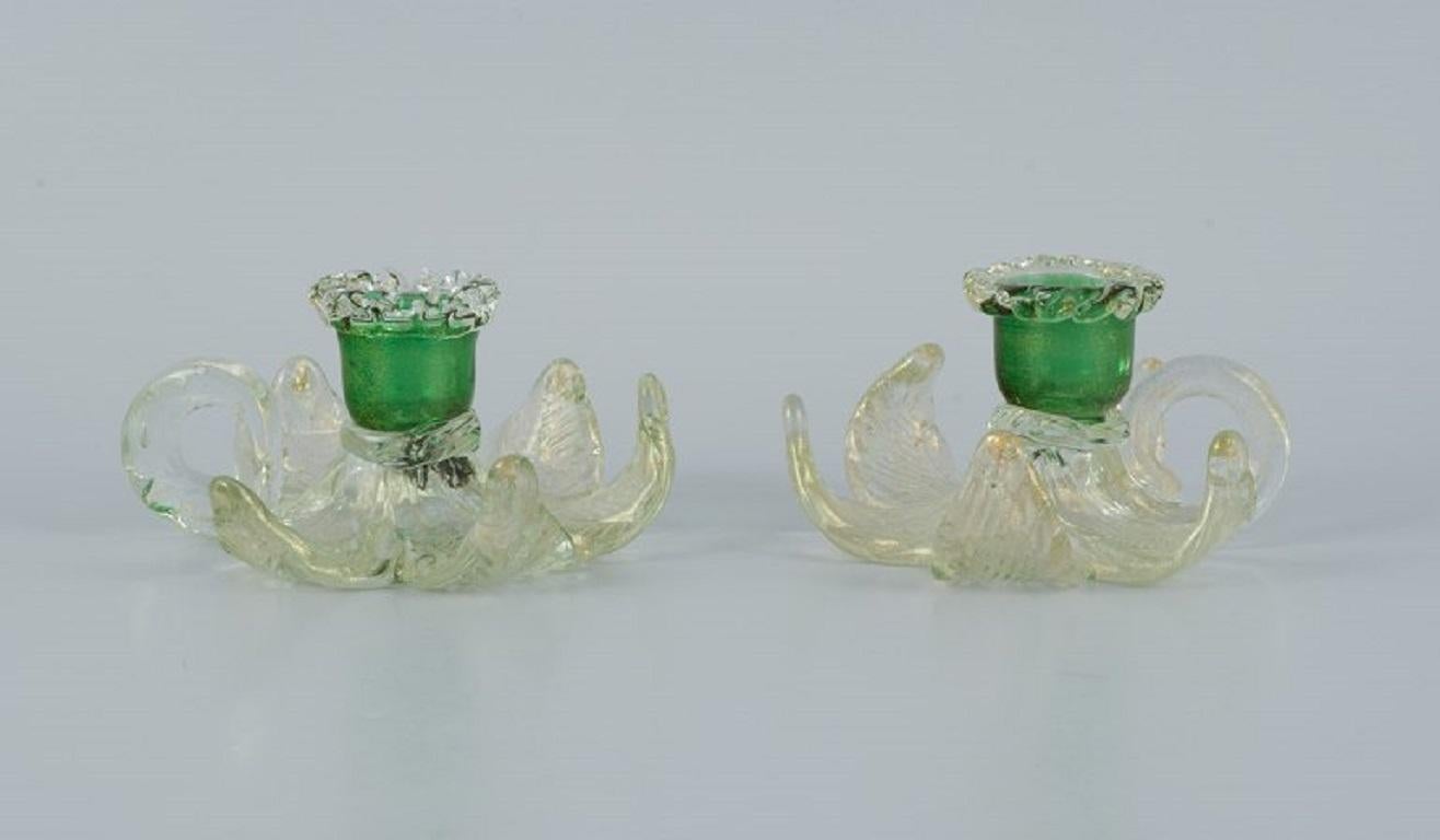 Murano, Italie.
Paire de chandeliers bas en verre d'art vert et transparent.
1960/70s.
En parfait état.
Dimensions : H 6,0 x P 10,0 cm : H 6,0 x D 10,0 cm.