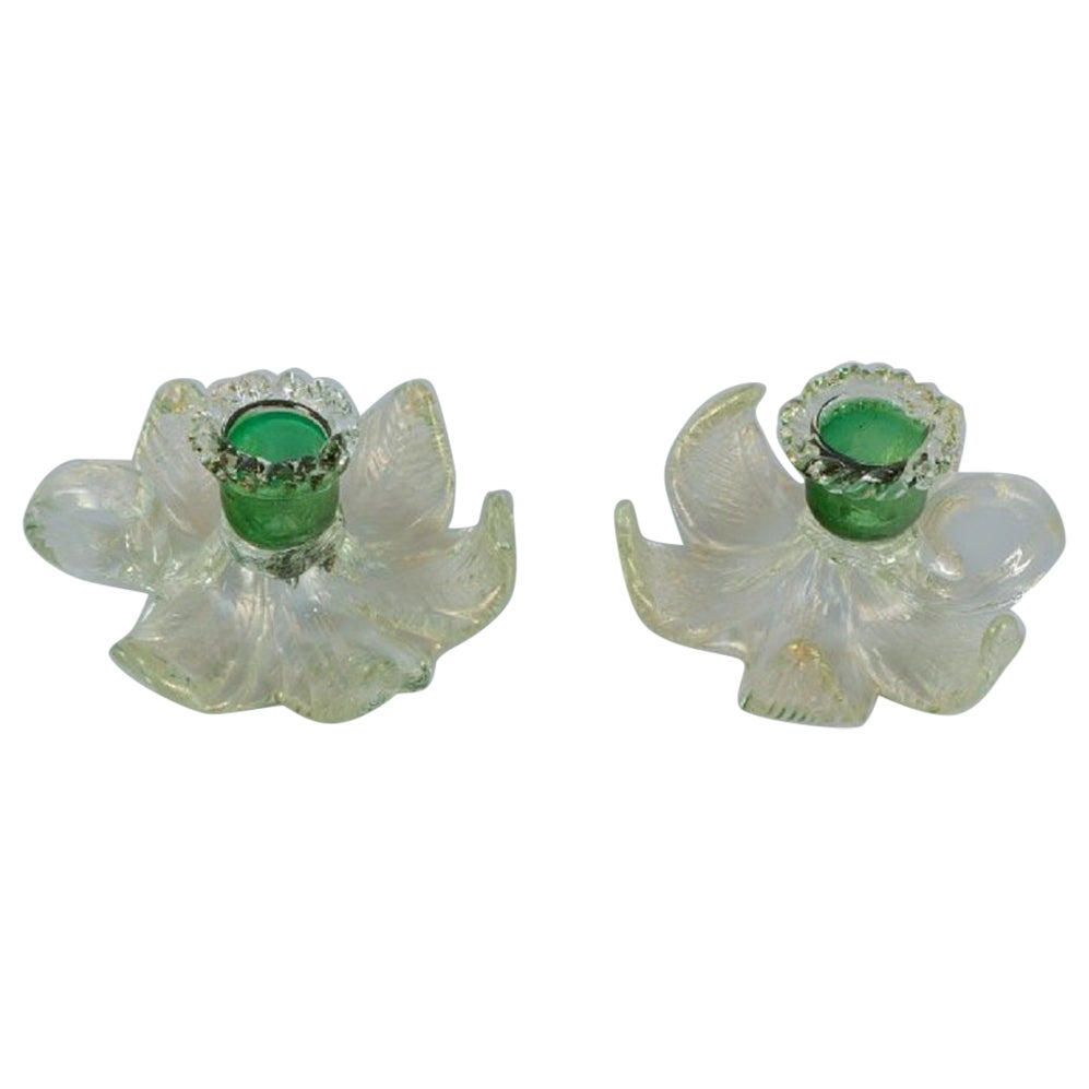 Murano, Italia, coppia di candelieri bassi in vetro artistico verde e trasparente, anni 1960/70