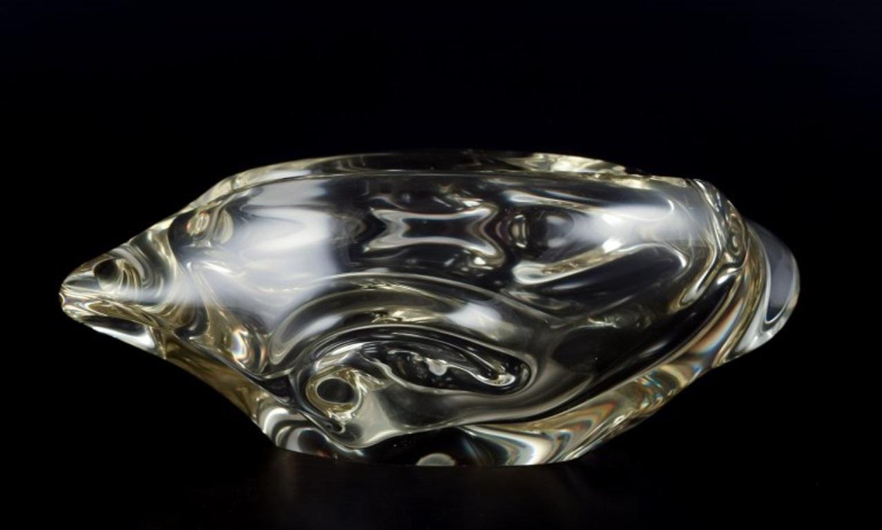Italiano Murano, Italia. Ciotola in vetro artistico in vetro trasparente. Forma organica. Realizzato a mano. in vendita
