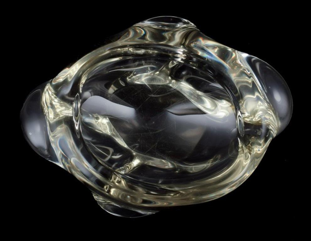 Murano, Italia. Ciotola in vetro artistico in vetro trasparente. Forma organica. Realizzato a mano. In condizioni ottime in vendita a København, Copenhagen