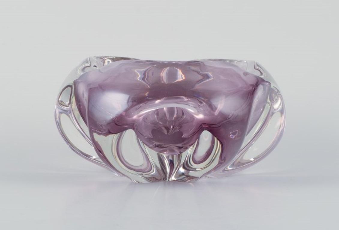 Murano, Italy, art glass bowl in purple glass. Modernist design.  In Excellent Condition For Sale In Copenhagen, DK