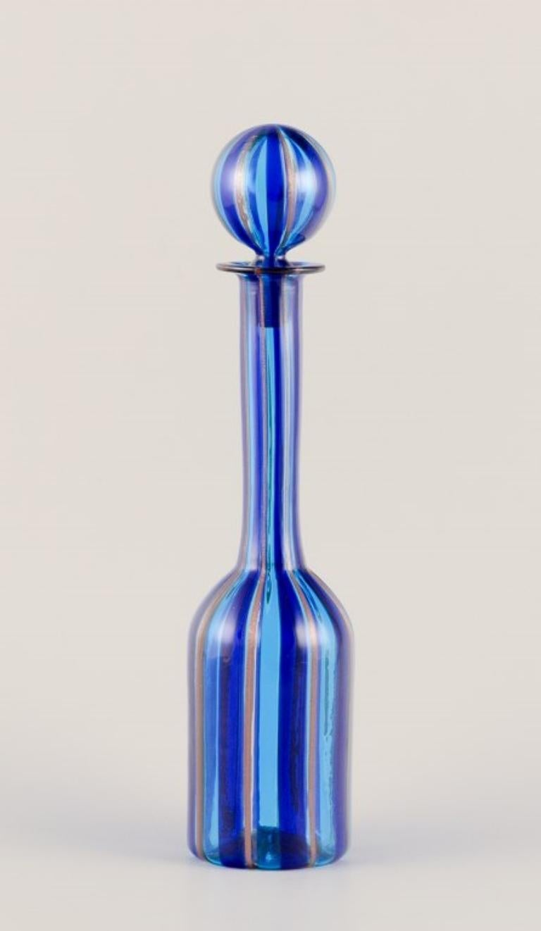 Murano, Italien. Dekanter aus Kunstglas mit gestreiftem Design. 1960er/70er Jahre im Angebot