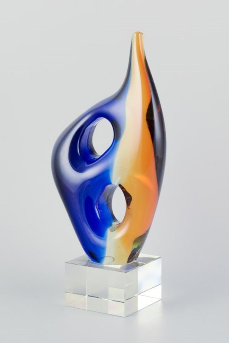italien Murano, Italie. Sculpture d'art en verre bleu et orange. en vente