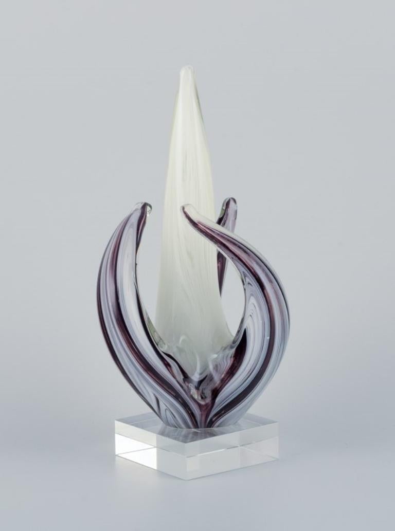 Murano, Italy, art glass sculpture in purple and white glass on a clear glass base.
Approximately from the 1970s.
In perfect condition.
Dimensions: H 27.0 cm x W 11.0 cm.
