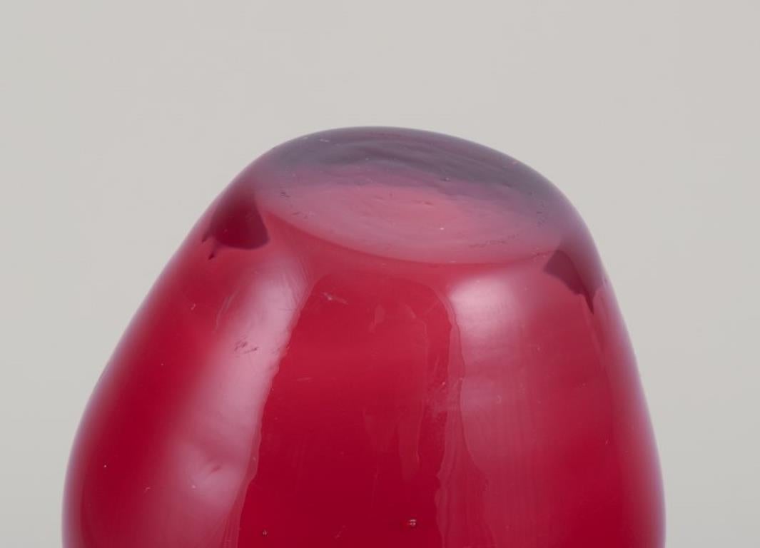 Murano, Italia. Vaso in vetro artistico in vetro trasparente e rosso. Circa anni '60. in vendita 1