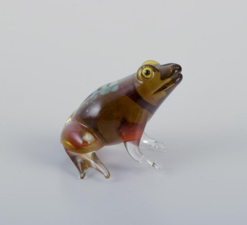 Italian Murano, Italy. collection of five miniature glass figurines of frogs For Sale