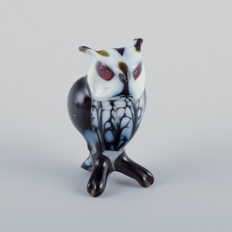 Italian Murano, Italy. Collection of four miniature glass figurines of owls. For Sale