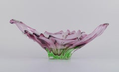 Murano, Italy, colossal waved bowl in green and purple art glass. 1970s.