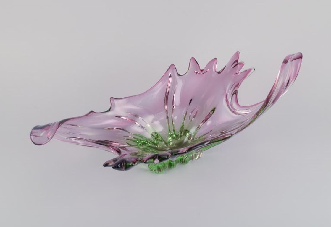 Italian Murano, Italy, colossal waved bowl in green and purple art glass. 1970s.  For Sale