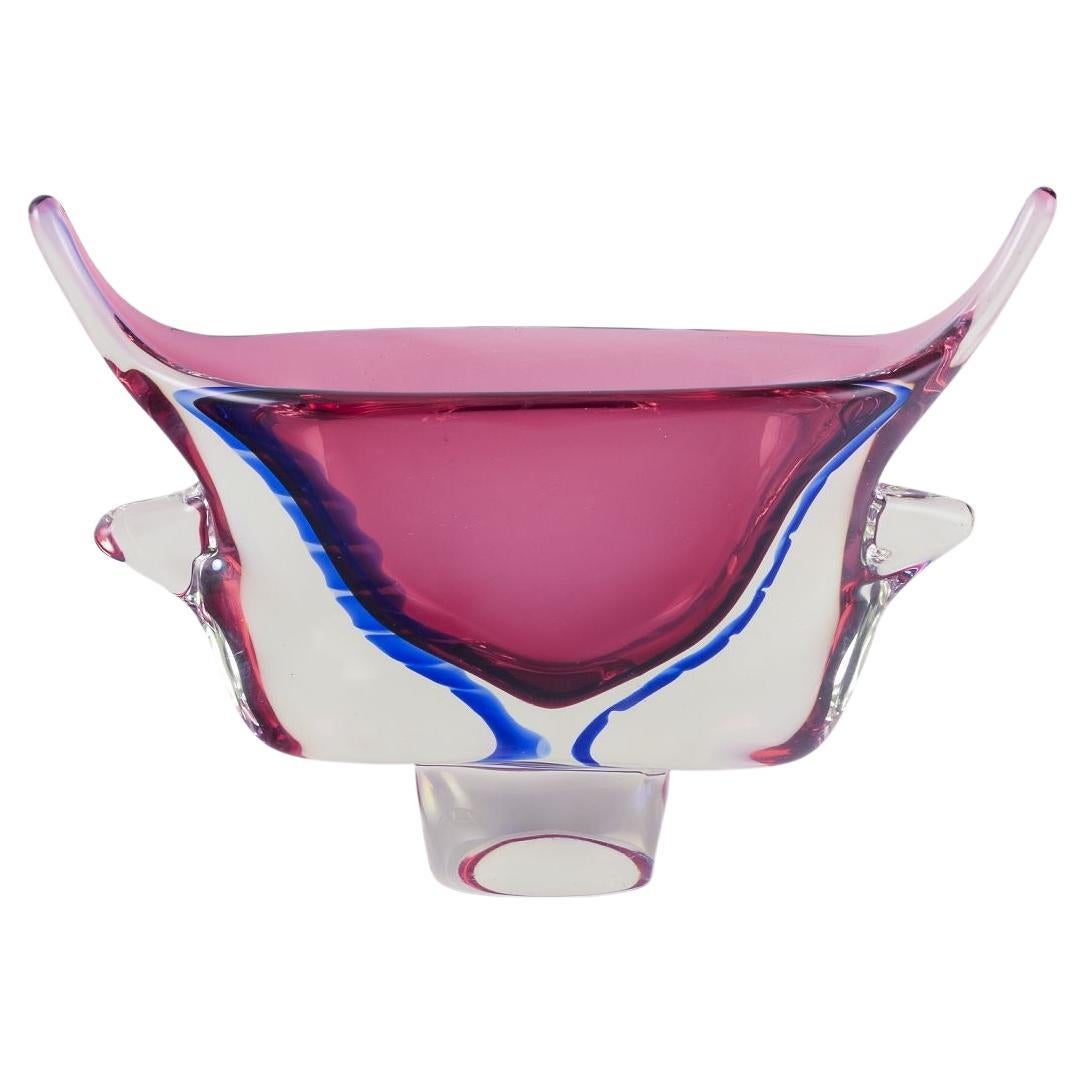 Murano, Italia. Vaso decorativo in vetro "Sommerso" con manici. 1970's