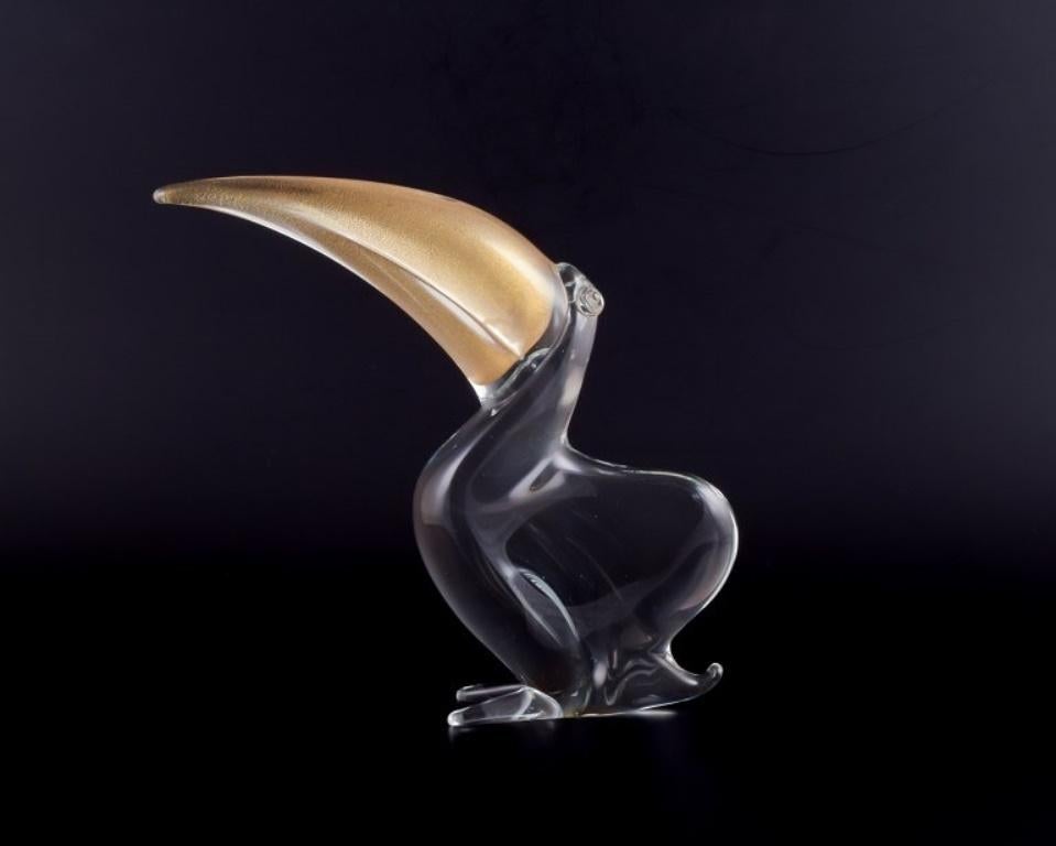 Murano, Italy. Large art glass sculpture of a toucan in clear glass with a gold-colored glass beak.
Approximately 1970.
Perfect condition.
Dimensions: B 28.0 cm x H 27.0 cm.