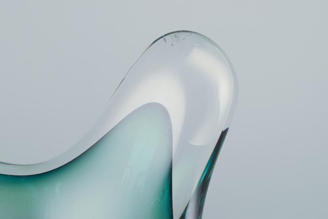 Murano, Italien. Große Schale aus Kunstglas. Klares und grünes Glas.  (Italienisch) im Angebot