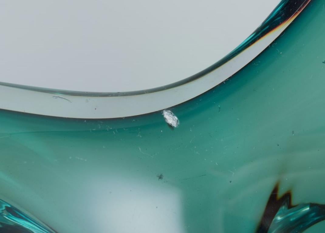 Verre d'art Murano, Italie. Grand bol en verre d'art. Verre transparent et vert.  en vente