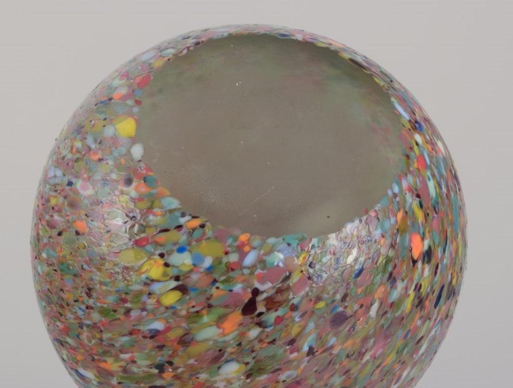 Murano, Italy. Large millefiori art glass vase. 1960s/70s For Sale 2