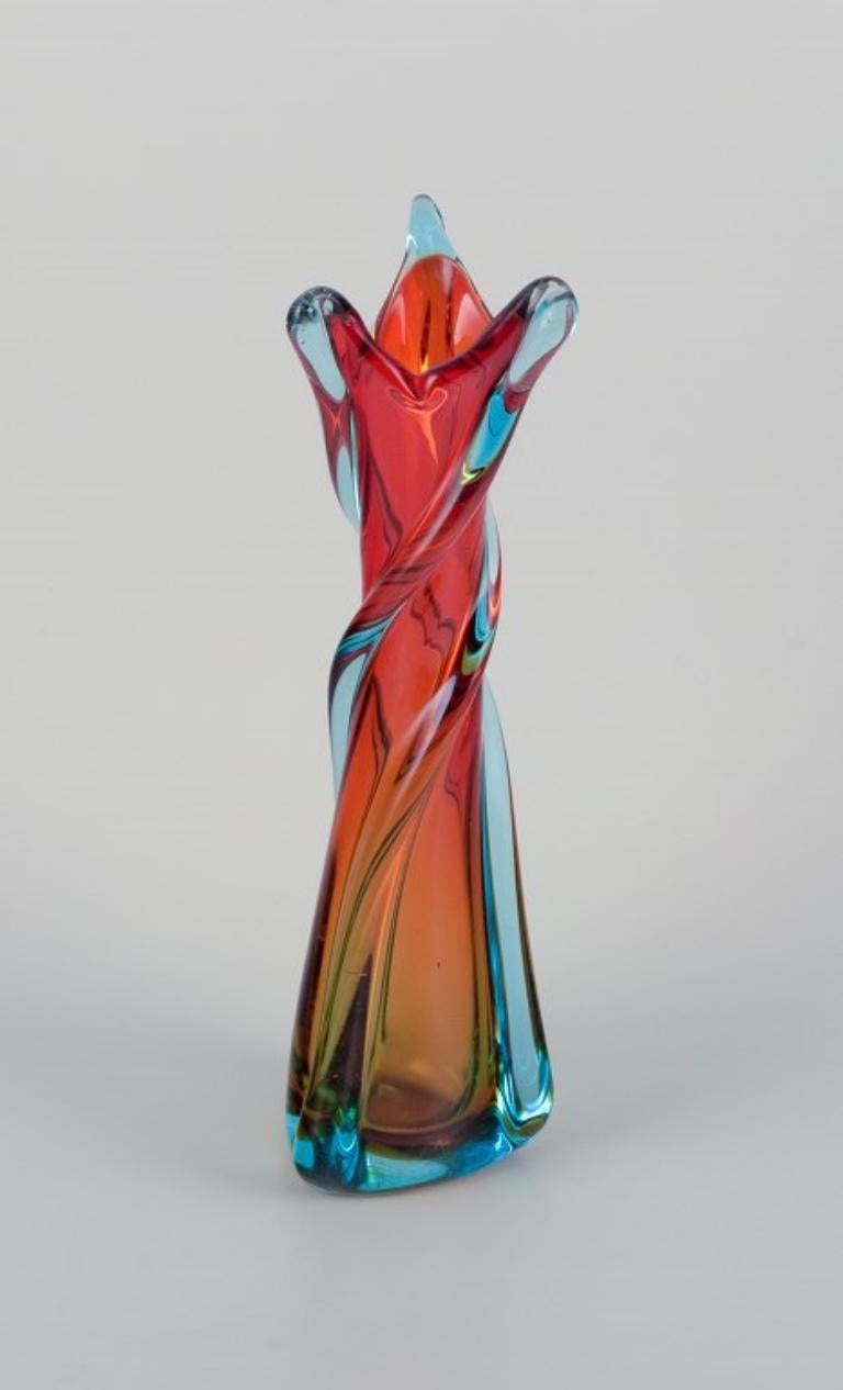 Murano, Italy, large mouth-blown and twisted art glass vase in blue and red.
From the 1960s/70s.
In beautiful condition with minimal signs of use.
Dimensions: H 33.0 cm x D 9.5 cm.