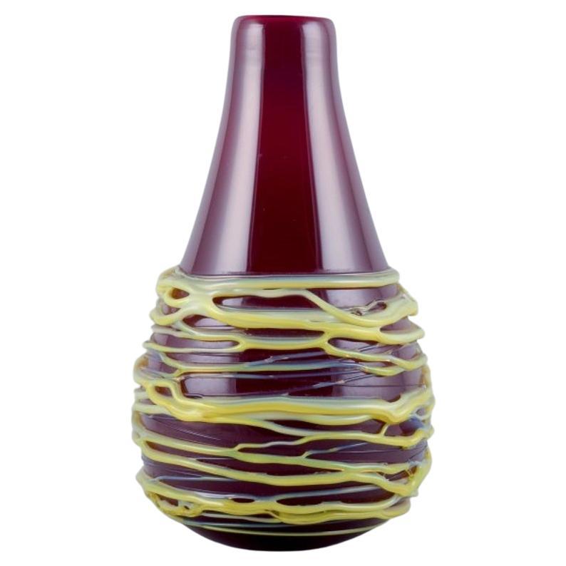 Murano, Italy, large mouth-blown spaghetti vase in burgundy art glass. 1970s. For Sale