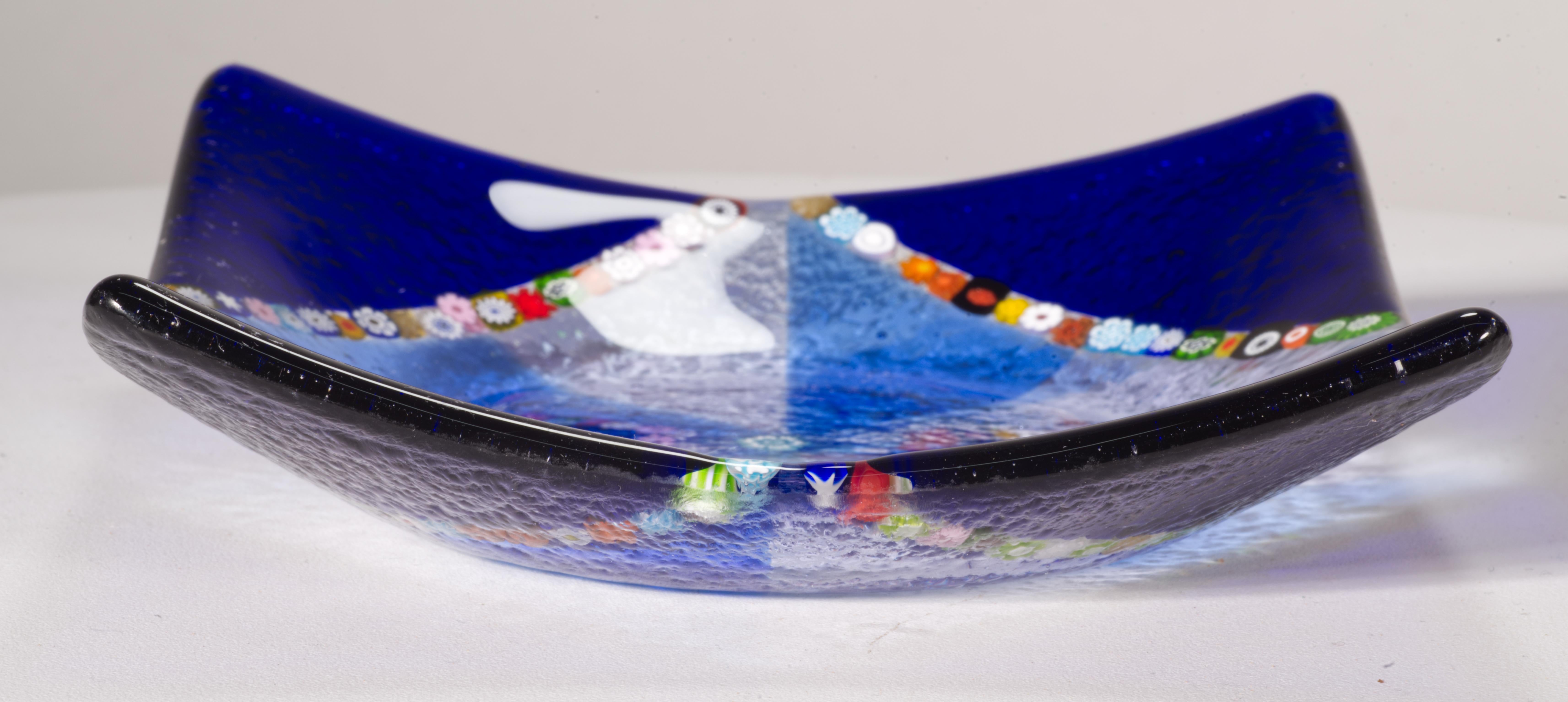 Mid-Century Modern Plateau ou bol carré en verre bleu Millefiori de Murano, Italie en vente