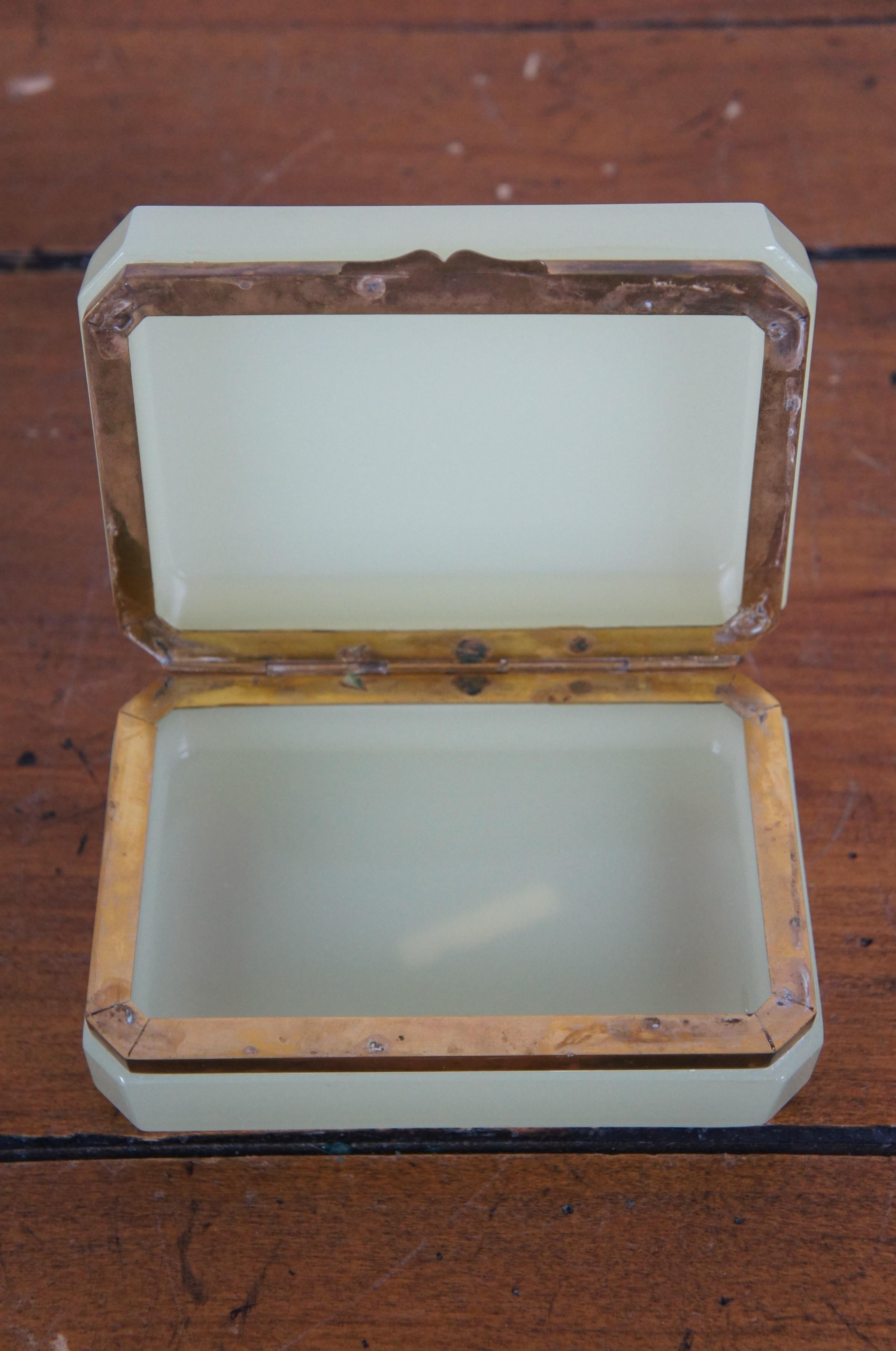 Murano Italy Opaline Uranium Vaseline Green Glow Glass Trinket Box Casket 6