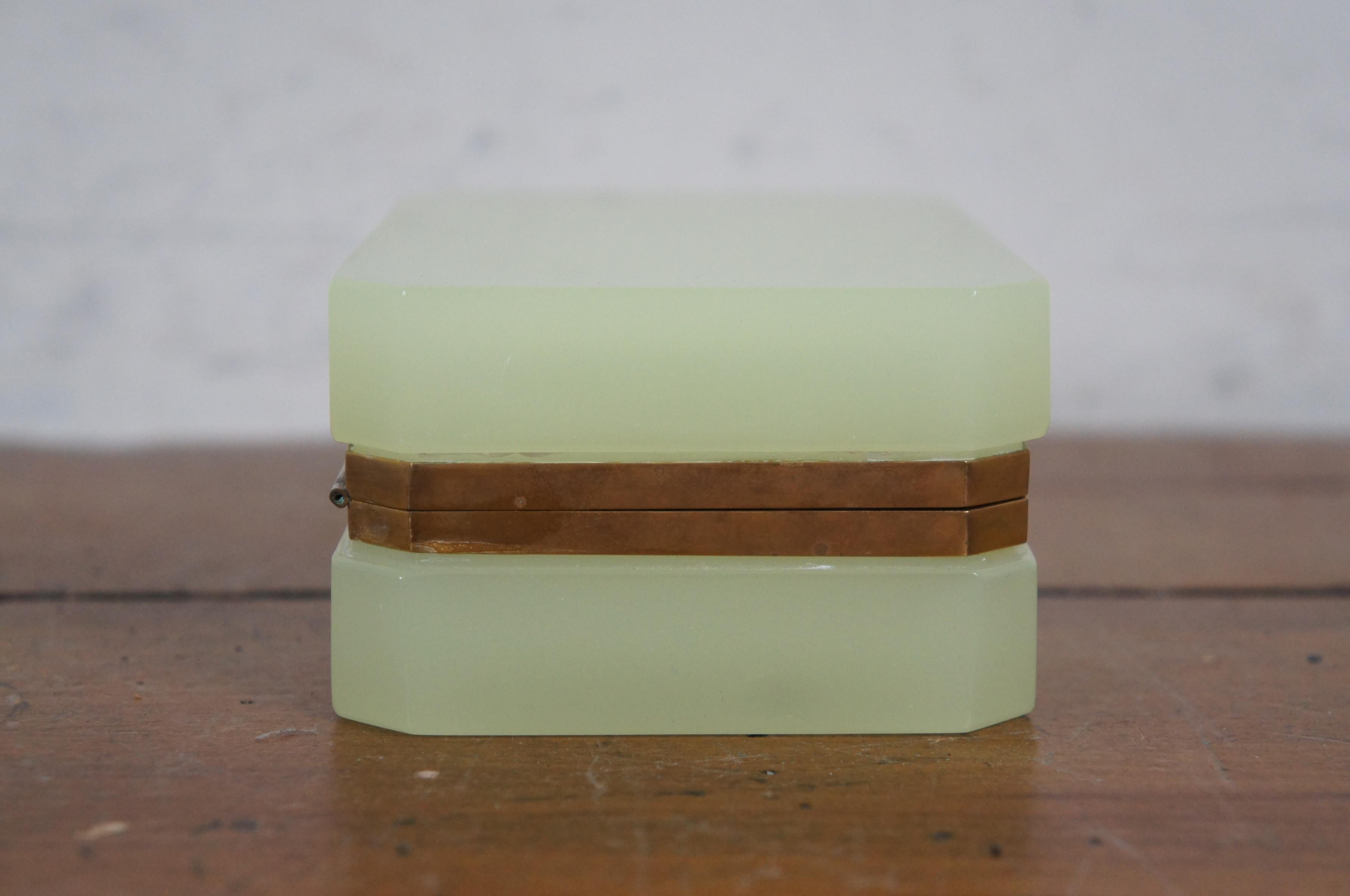Murano Italy Opaline Uranium Vaseline Green Glow Glass Trinket Box Casket 2