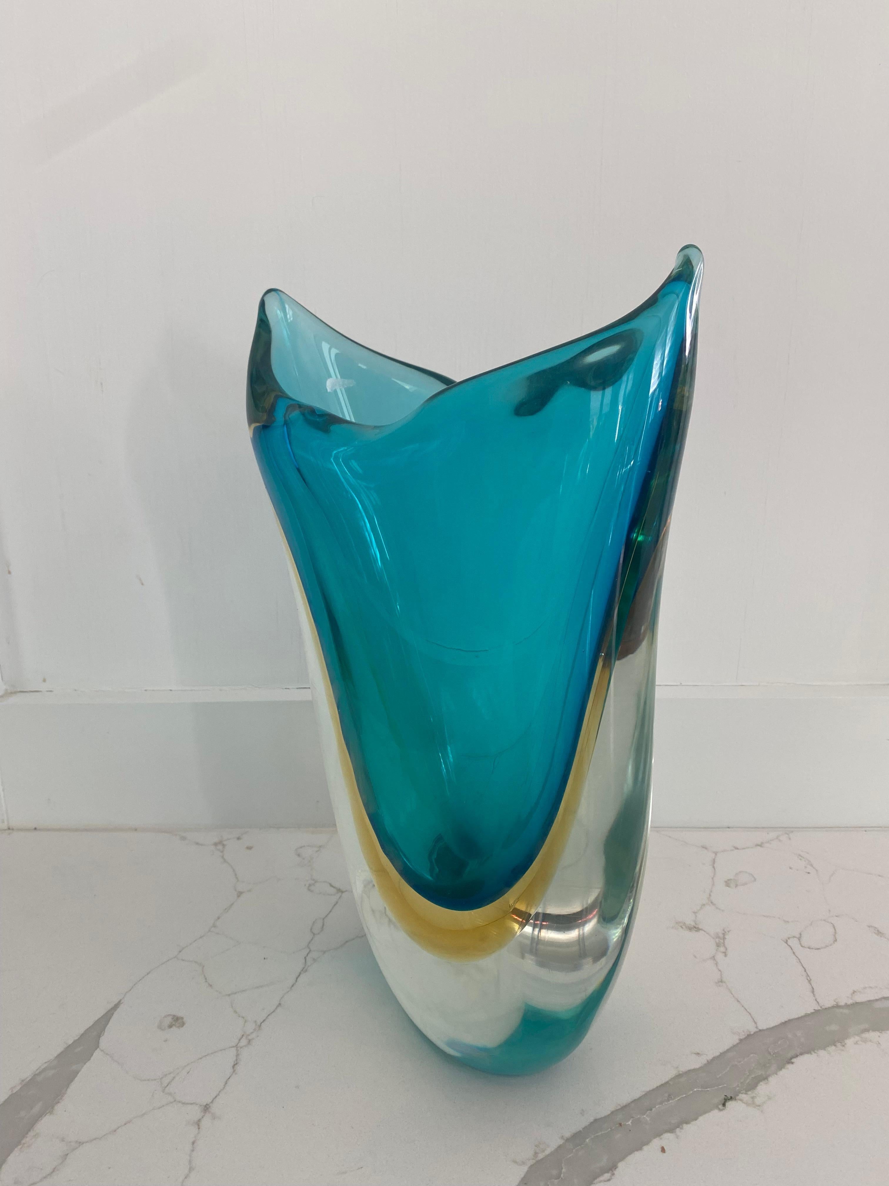 Heavy stylized sommerso vase in a twisted form in encased clear glass with turquoise and yellow glass.

4 x 7 x 12 inches high