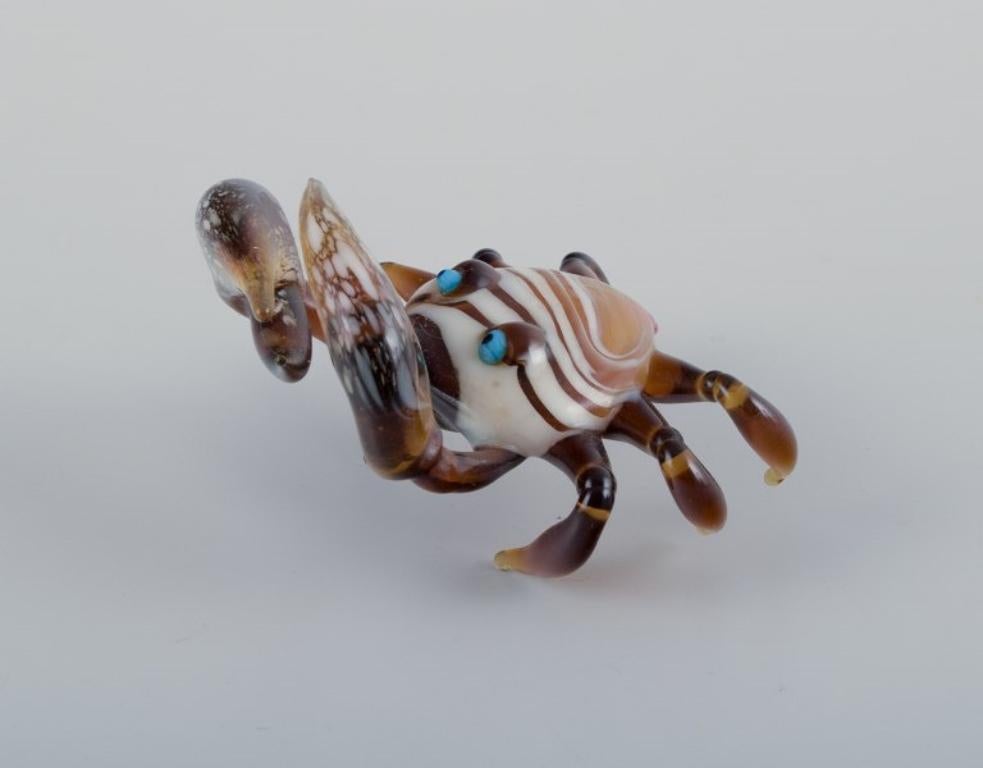 Murano, Italy. Three miniature glass animal figurines. Two seals and a crab. In Excellent Condition For Sale In Copenhagen, DK