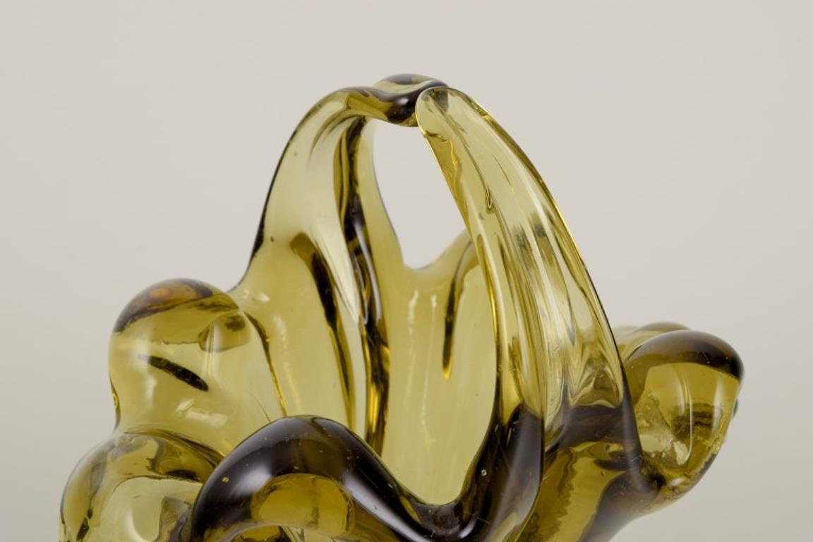 Murano, Italie. Deux paniers en verre d'art. Verre soufflé à la bouche dans des teintes vertes. Excellent état - En vente à København, Copenhagen