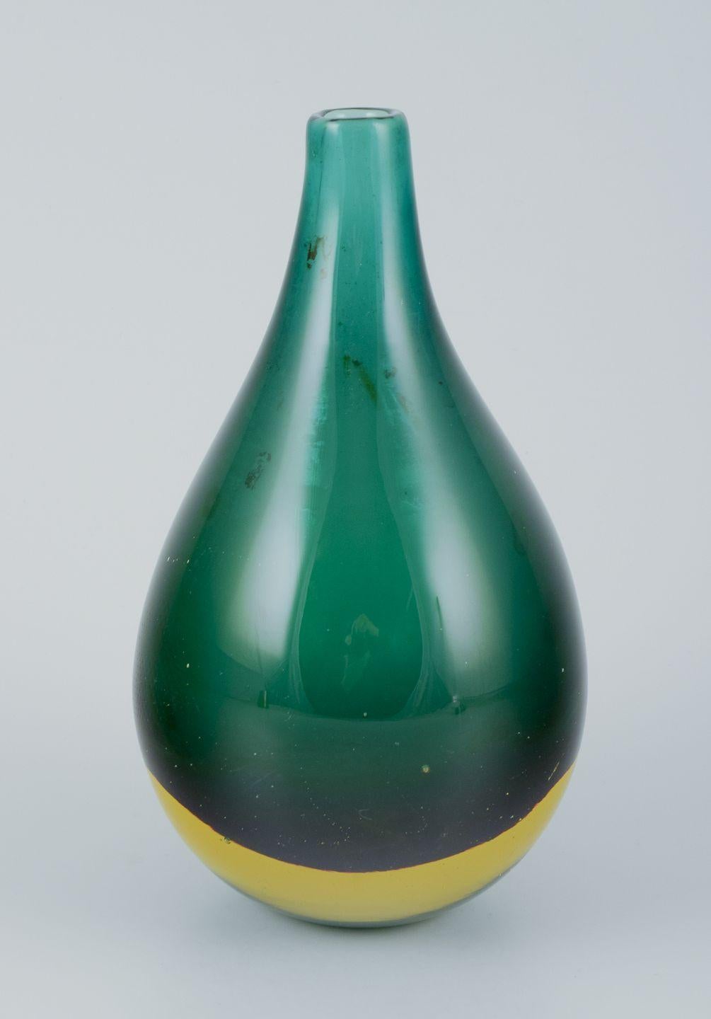 italien Murano, Italie. Vase en verre d'art Greene & Greene de forme bulbeuse. Environ 1960 en vente