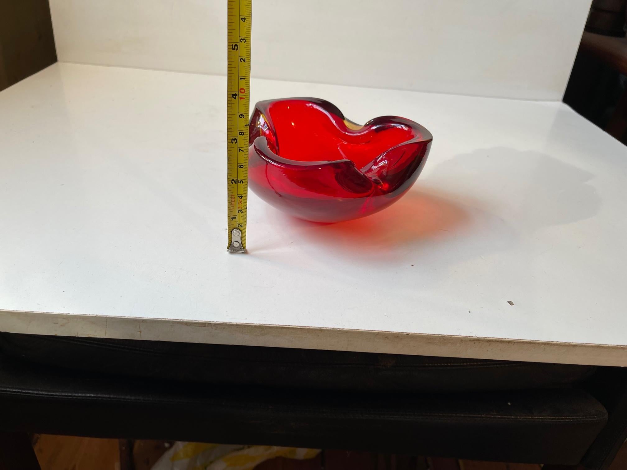 Murano 'Kiss' or 'Red Lips' Glass Ashtray, 1970s, Italy In Good Condition For Sale In Esbjerg, DK