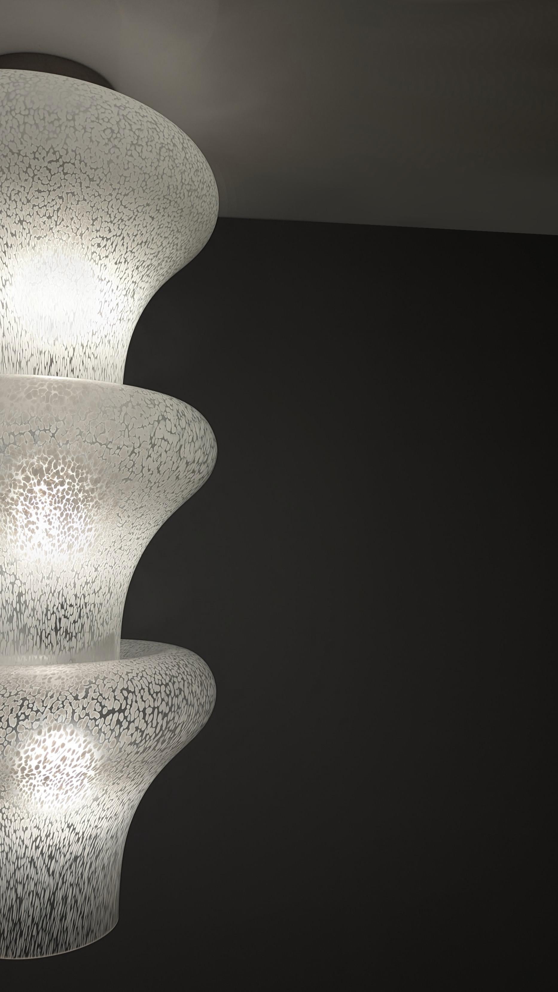 Great lamp by designer and glass genius Carlo Nason for Mazzega. We are looking at one of the most exclusive and refined lighting pieces by the Italian artist. A work of beautiful white mottled Murano blown glass with a beautifully curved