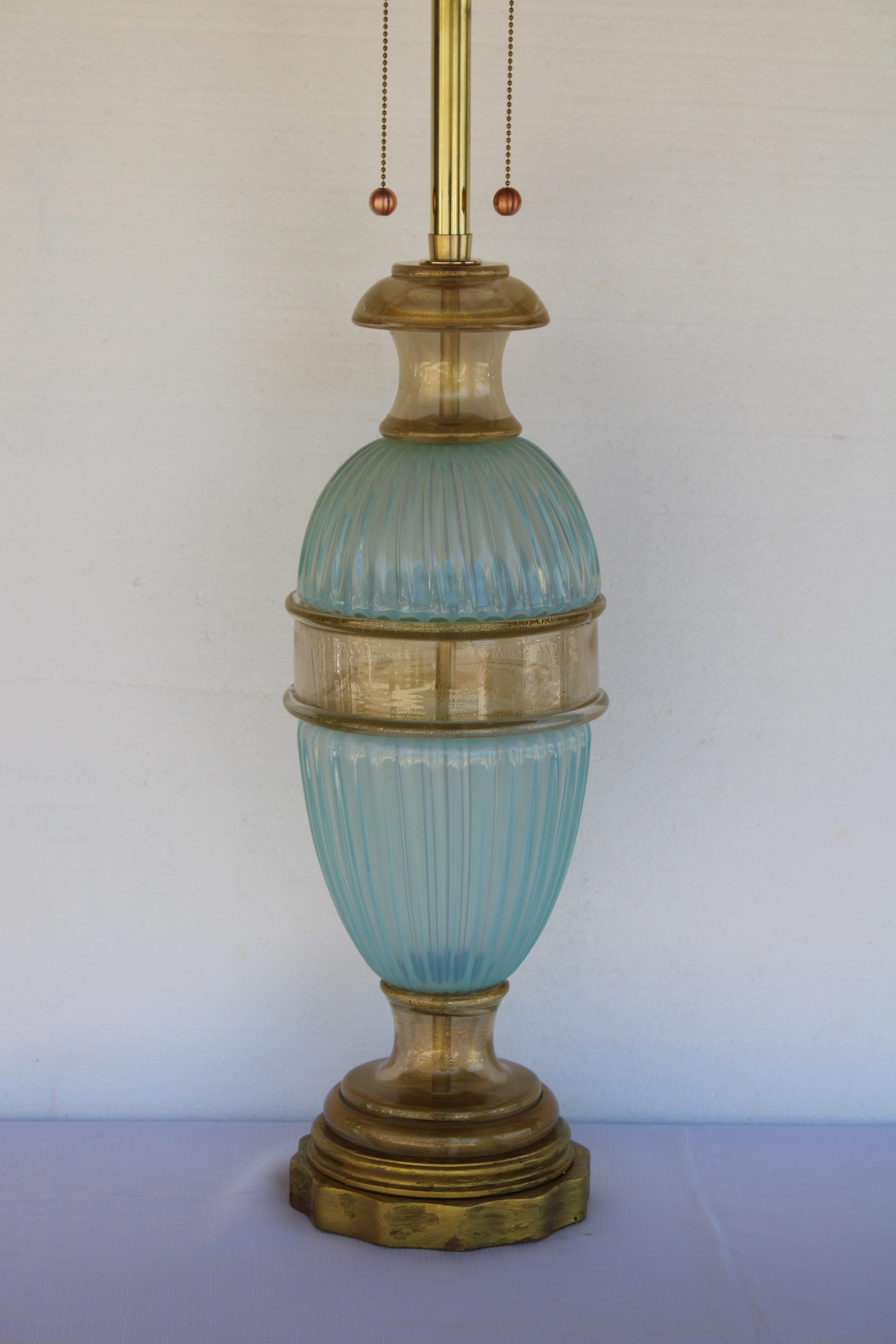 Lámpara de Murano de The MARBRO Lamp Company, Los Ángeles CA.  La lámpara mide 9