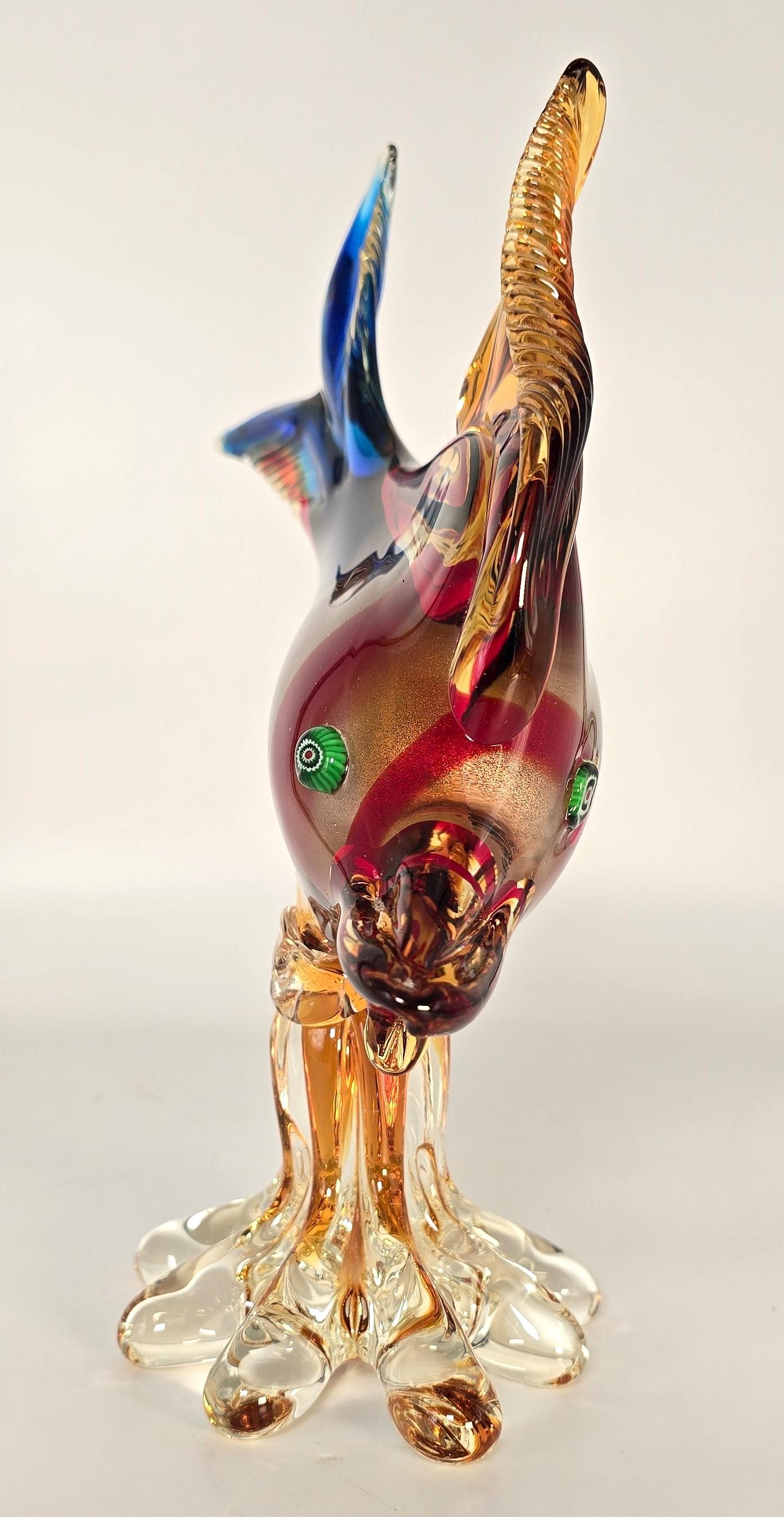 Murano großer Glasfisch mit Millefiori-Glasaugen um 1950 (Moderne der Mitte des Jahrhunderts) im Angebot