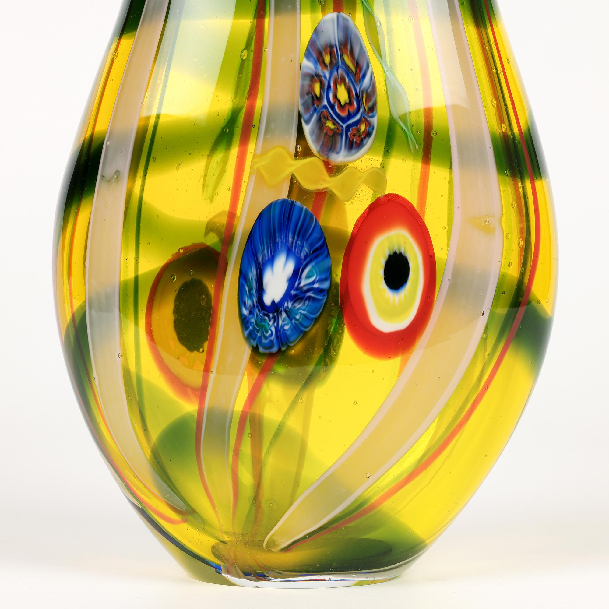 Grand vase en verre d'art jaune de Murano avec murrine et ruban en vente 5