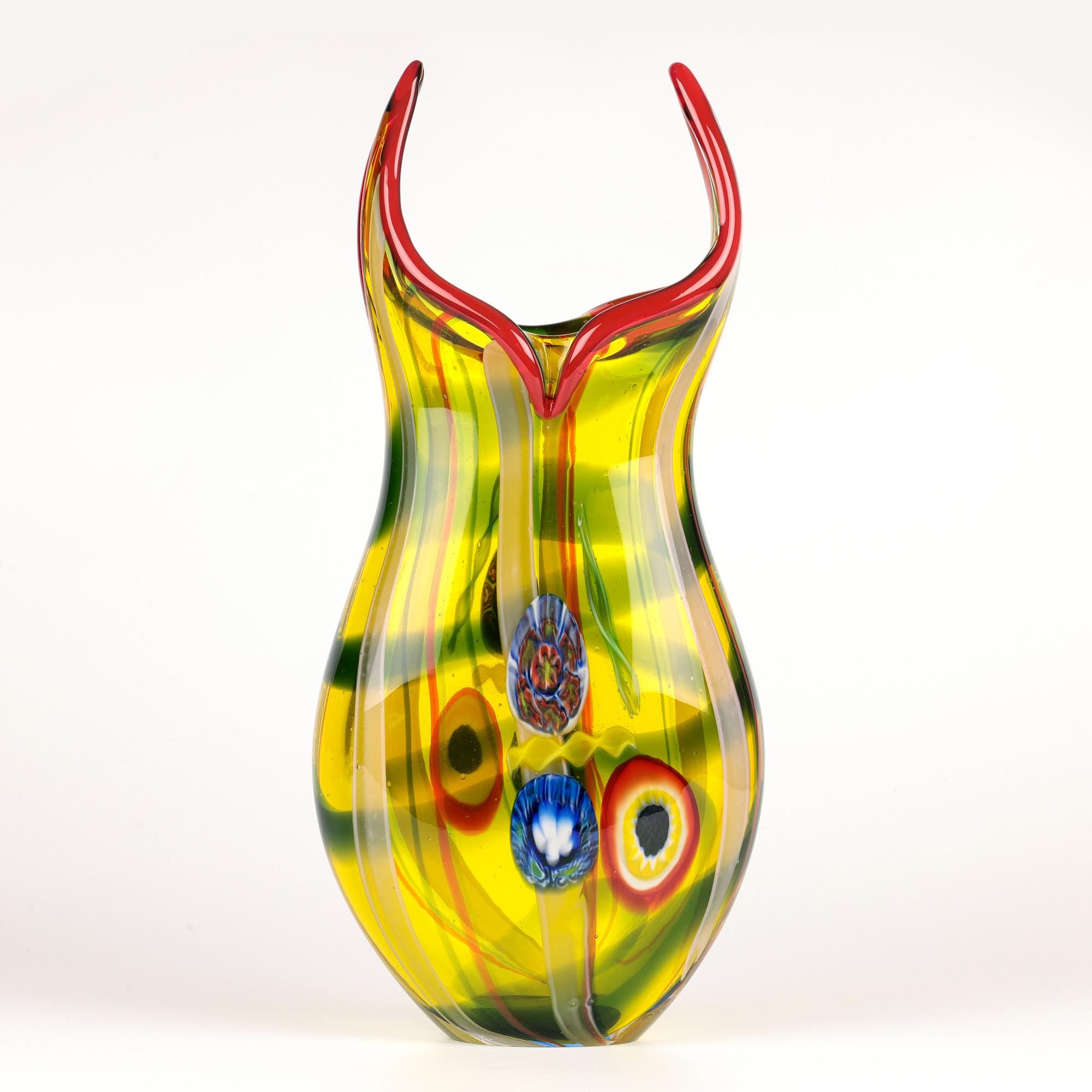 italien Grand vase en verre d'art jaune de Murano avec murrine et ruban en vente