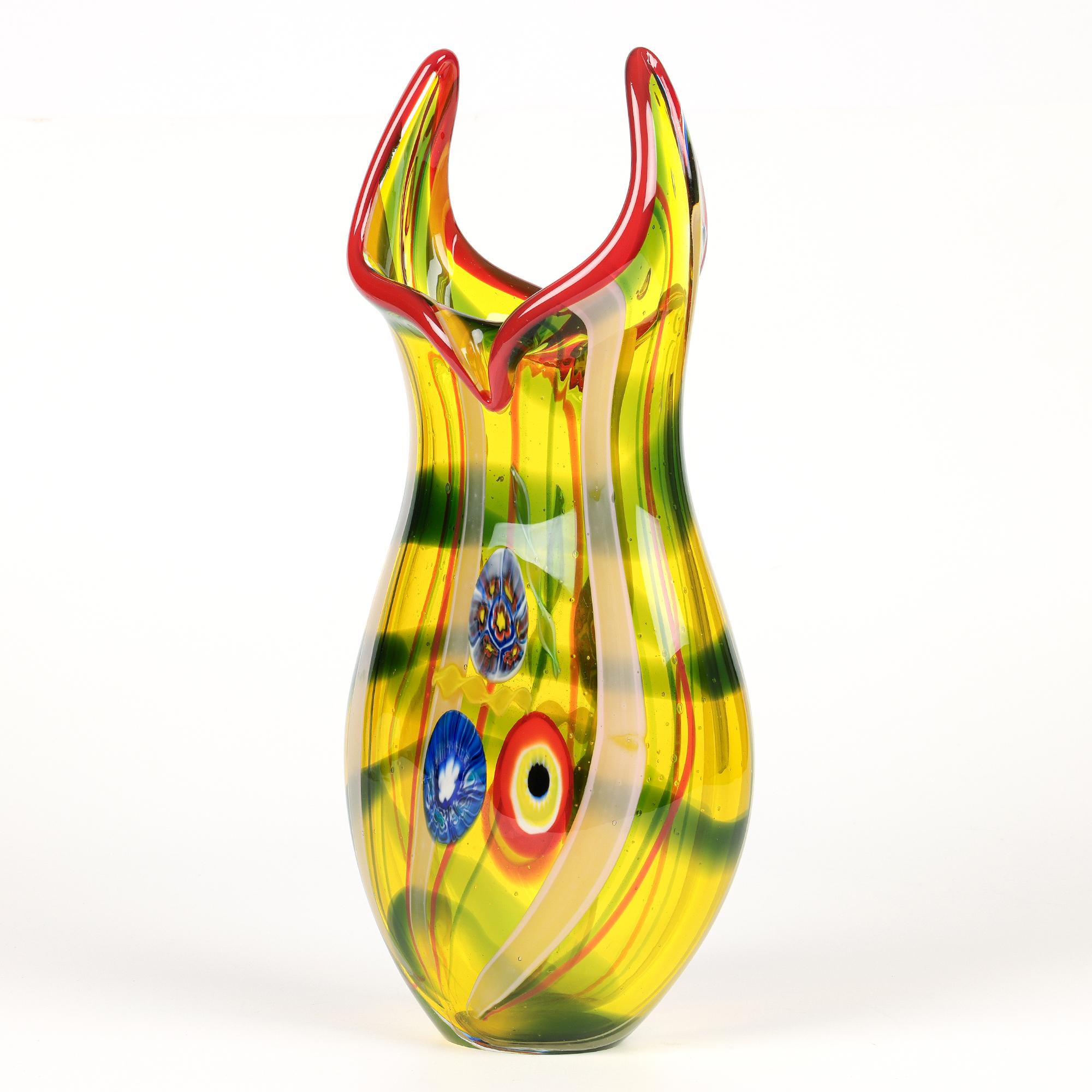 Grand vase en verre d'art jaune de Murano avec murrine et ruban Bon état - En vente à Bishop's Stortford, Hertfordshire