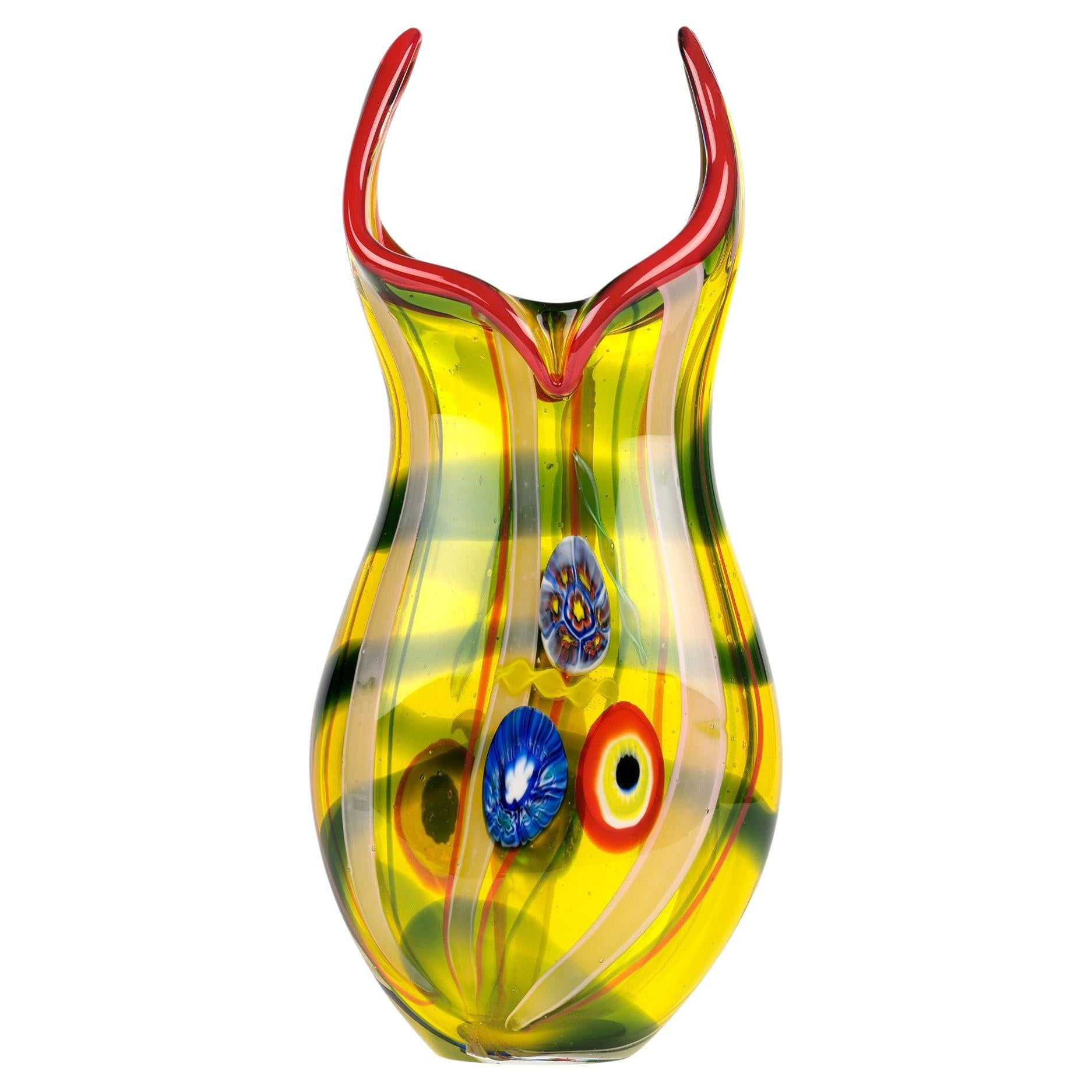 Grand vase en verre d'art jaune de Murano avec murrine et ruban en vente