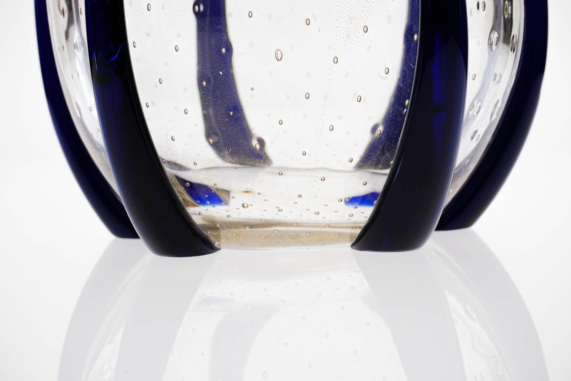 Murano Large Vase with baloton bubbles in gold leaf and Cobalt Blue beads For Sale 6
