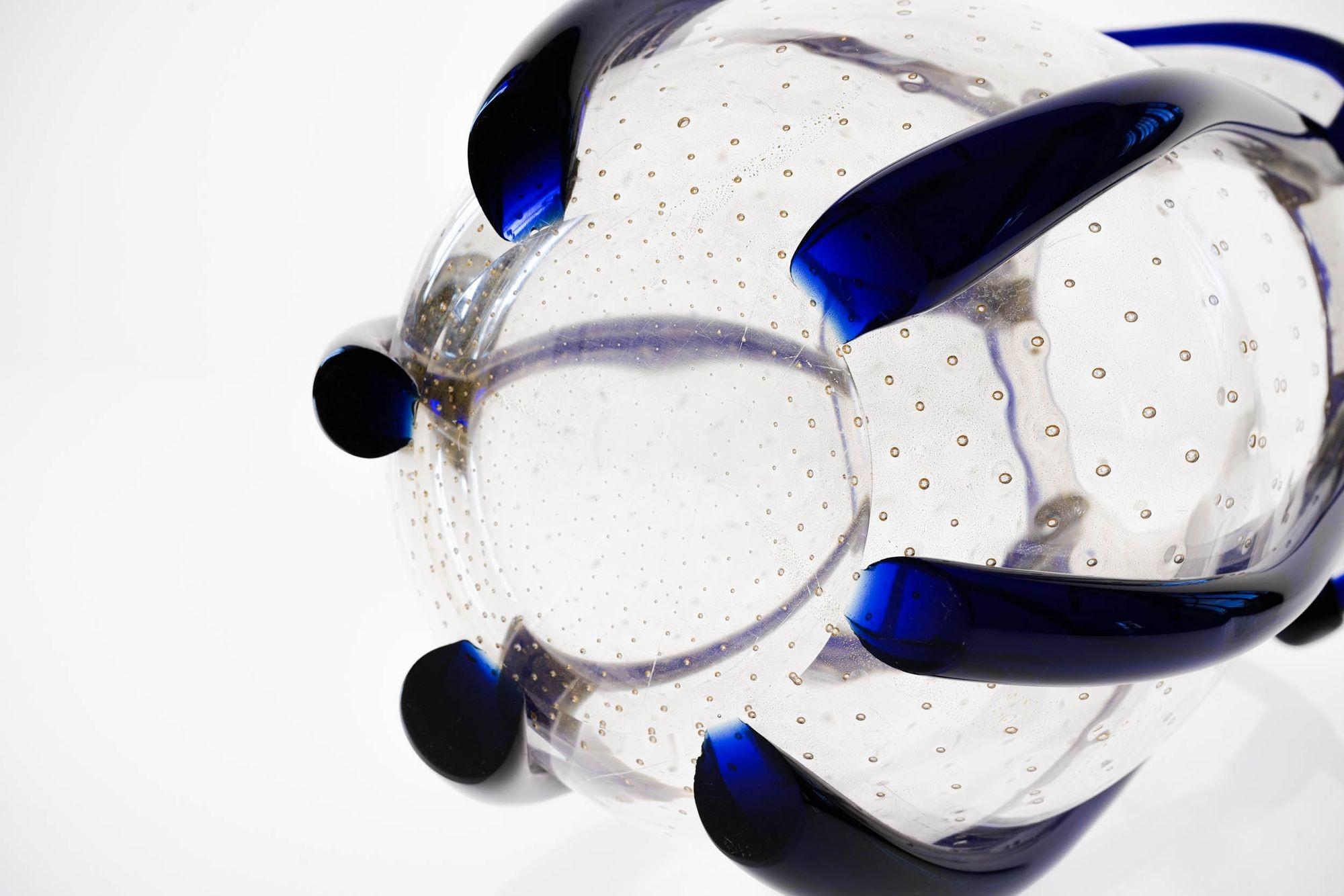 Murano Large Vase with baloton bubbles in gold leaf and Cobalt Blue beads For Sale 10