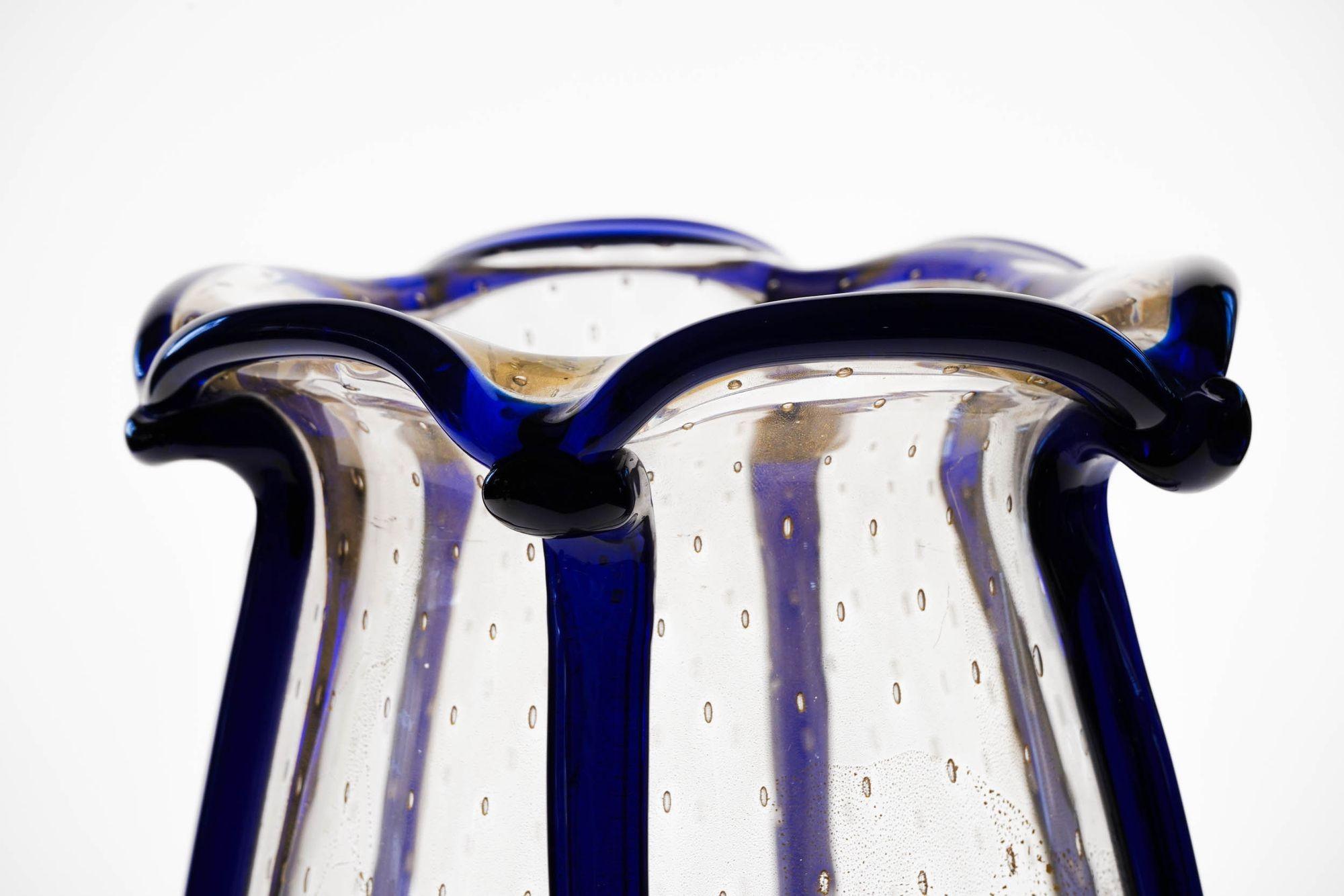 Murano Large Vase with baloton bubbles in gold leaf and Cobalt Blue beads For Sale 2