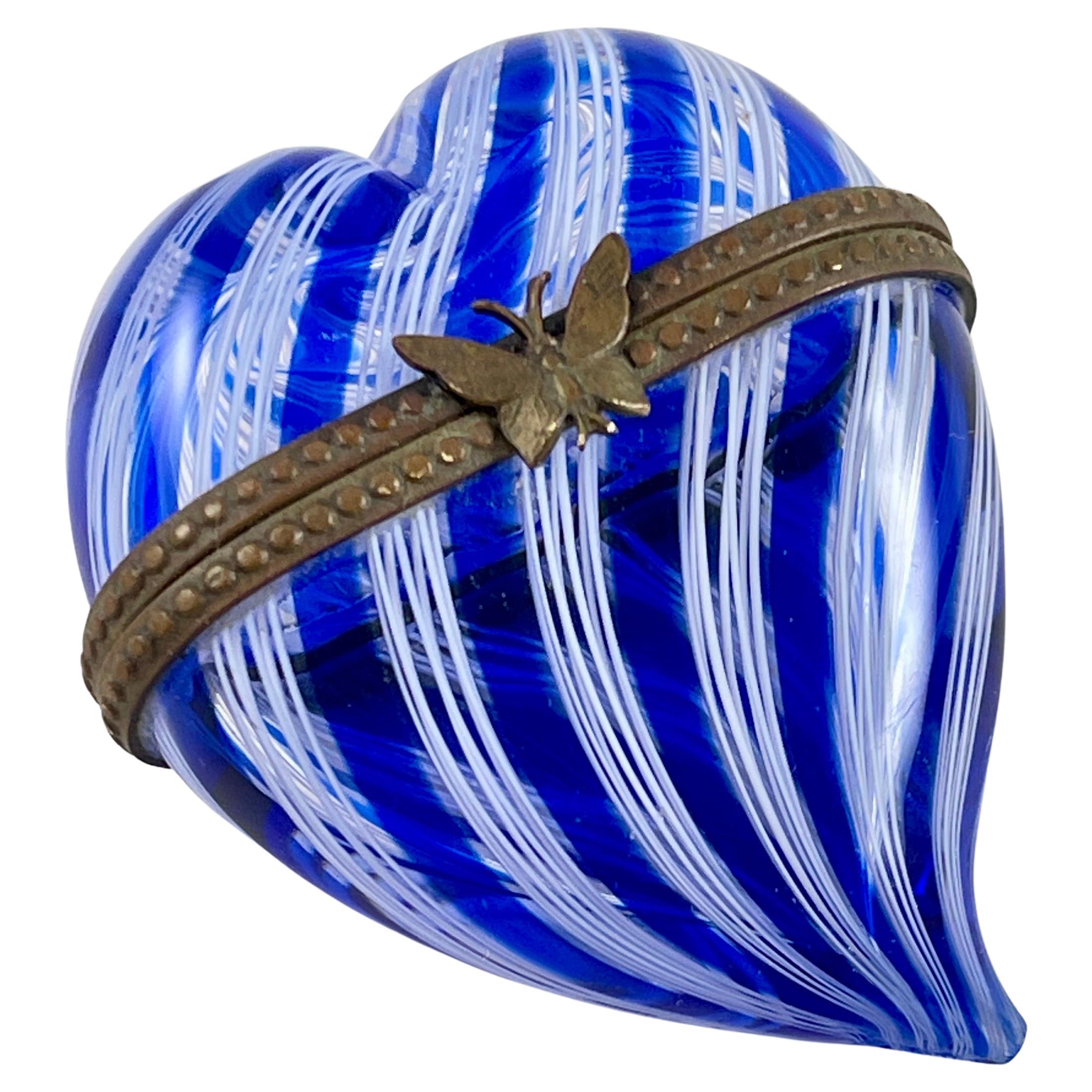 Caja de baratijas de cristal veneciano Latticino de Murano en forma de corazón