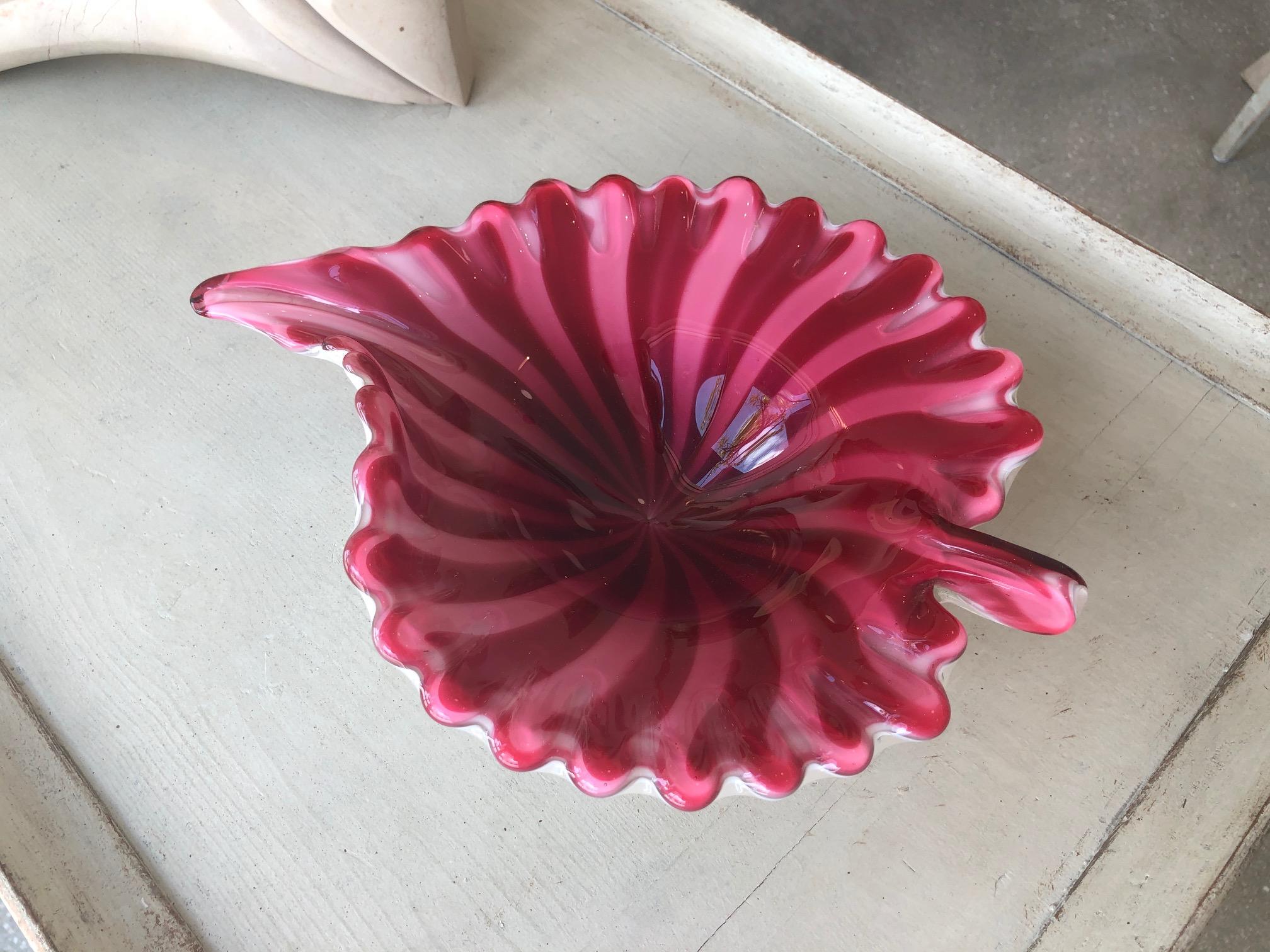 Murano Leaf Bowl Red and Pink Fratelli Toso For Sale 3
