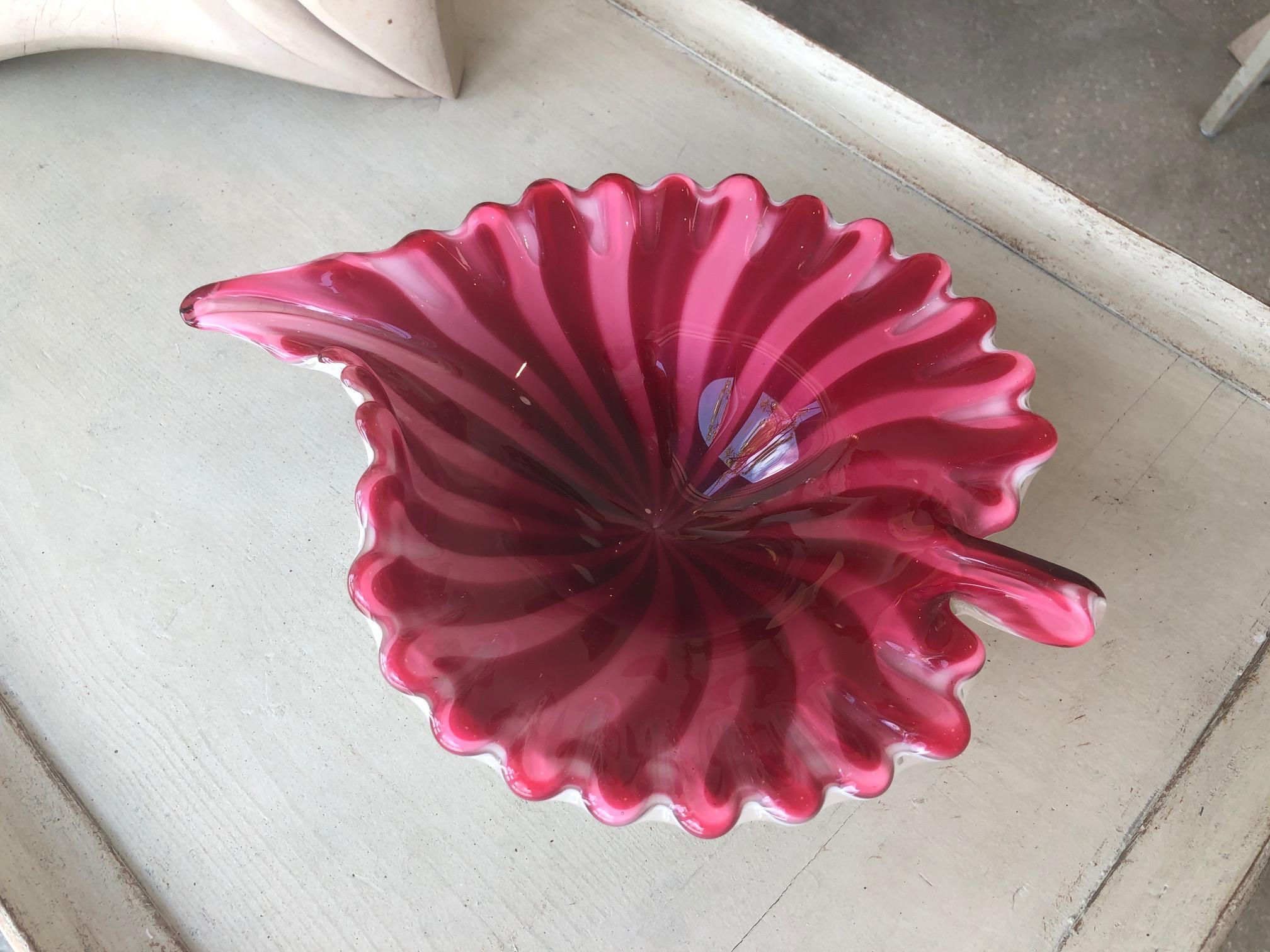 Murano Leaf Bowl Red and Pink Fratelli Toso For Sale 4