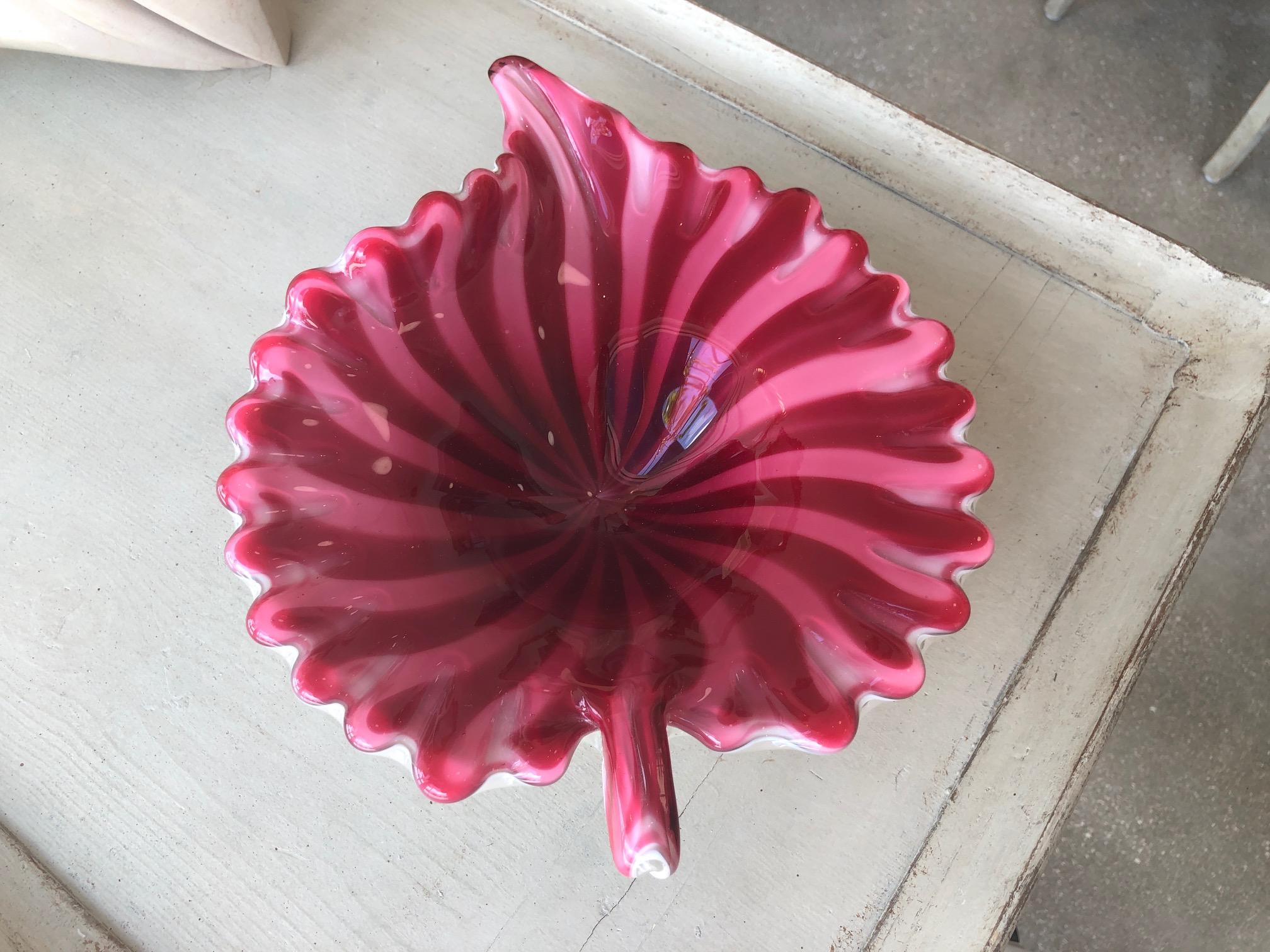 Mid-Century Modern Murano Leaf Bowl Red and Pink Fratelli Toso For Sale