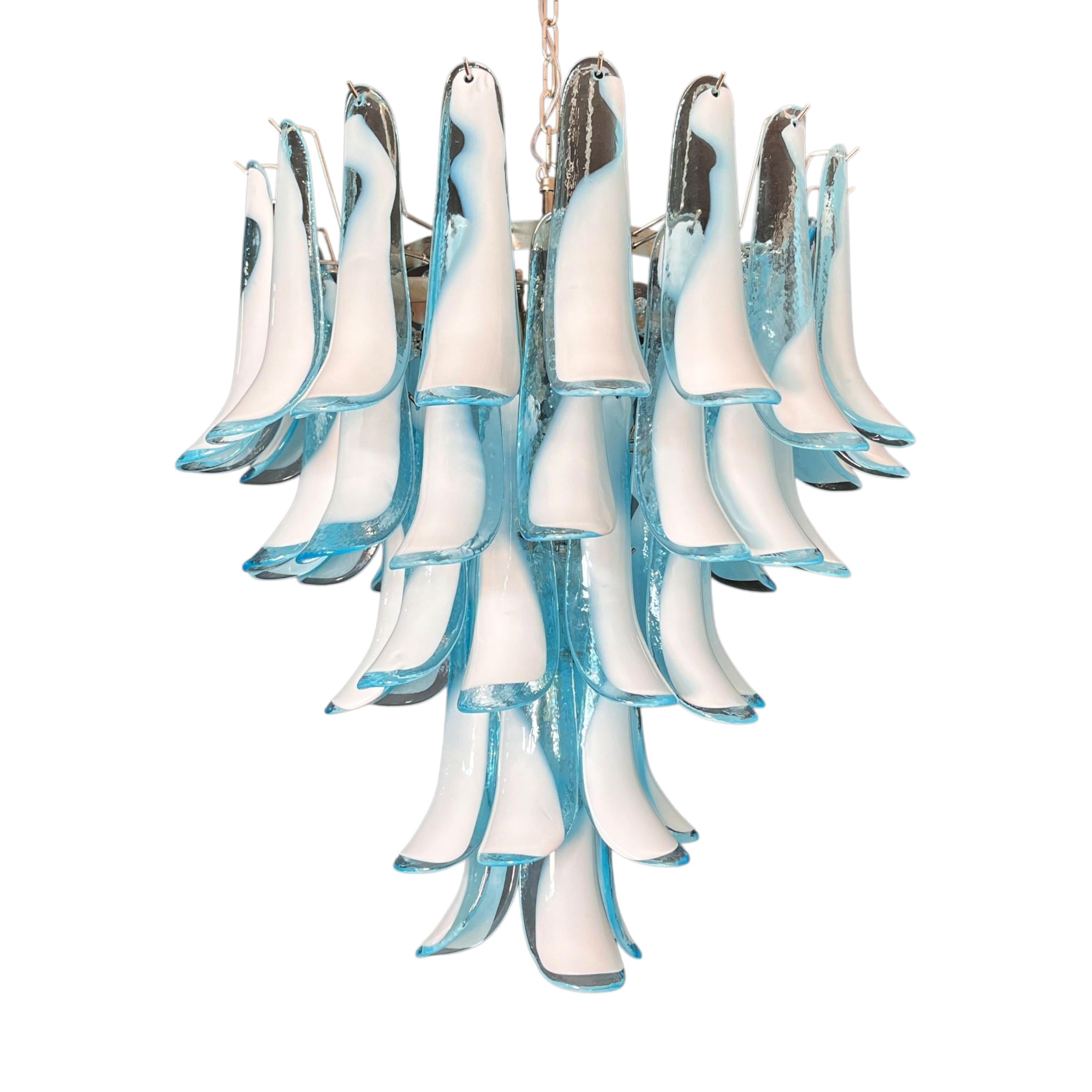 Murano-Kronleuchter aus hellblauem Opalglas, 80 mundgeblasene Hängeleuchten im Angebot 6