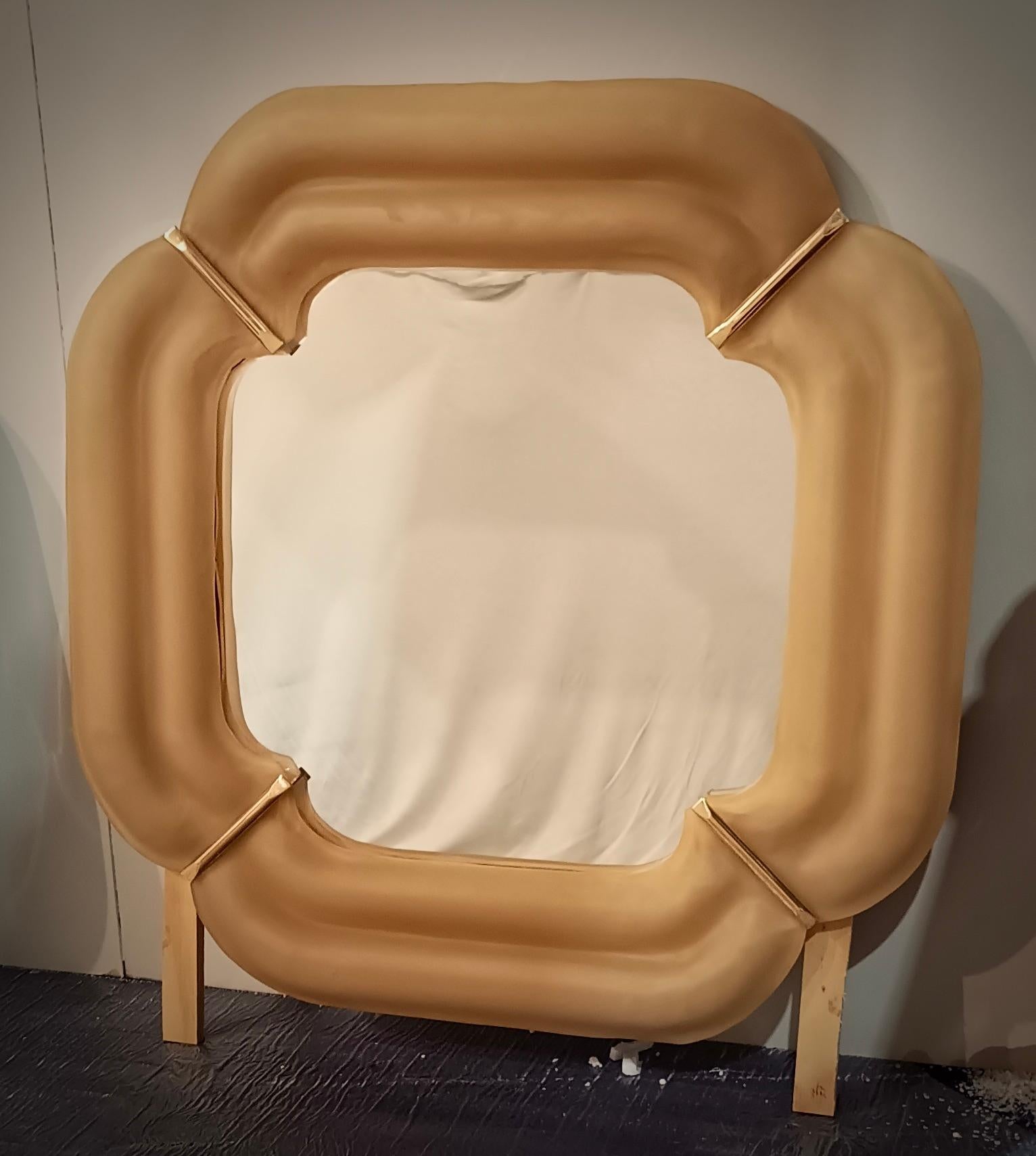 XXIe siècle et contemporain Miroir mural console mi-siècle en verre de Murano crème claire et laiton, 2000 en vente