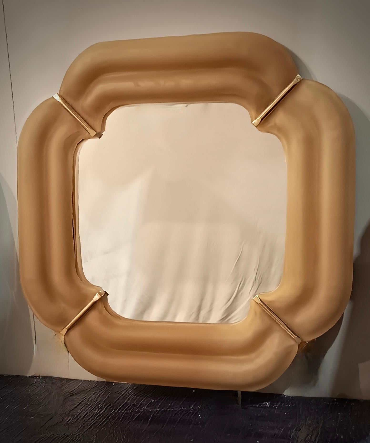 Miroir mural console mi-siècle en verre de Murano crème claire et laiton, 2000 en vente 1