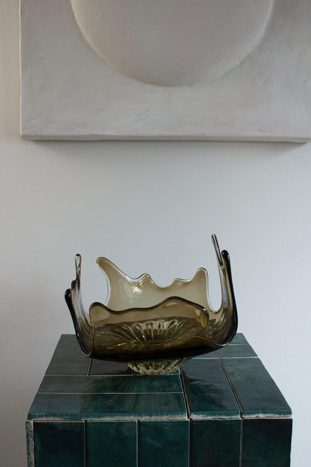 This beautiful light green-brown Murano bowl is designed with an organic shape that resembles a waterdrop falling into water. 
This bowl captures the gentle splash and movement of water, making it a unique and eye-catching piece. 

The soft color of